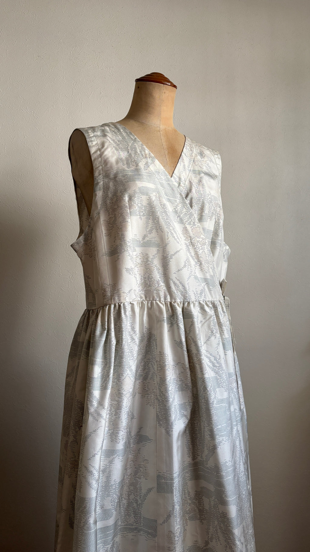 27－＼白奏 -SHIRAKANA-／大島紬カシュクールワンピース 身幅53cm 着丈115cm