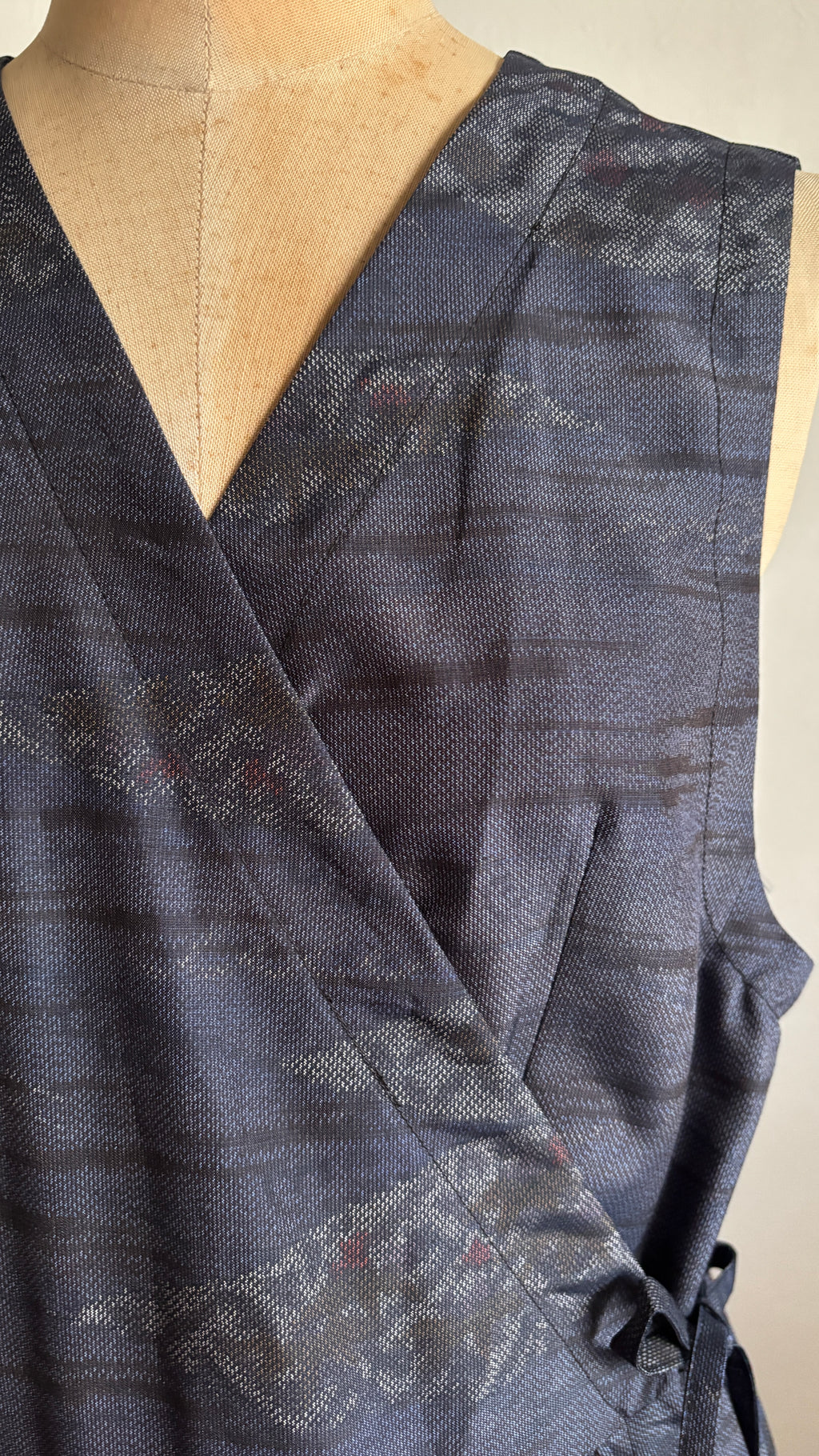 36－＼御幸 -MIYUKI-／大島紬カシュクールワンピース身幅53cm  着丈119cm