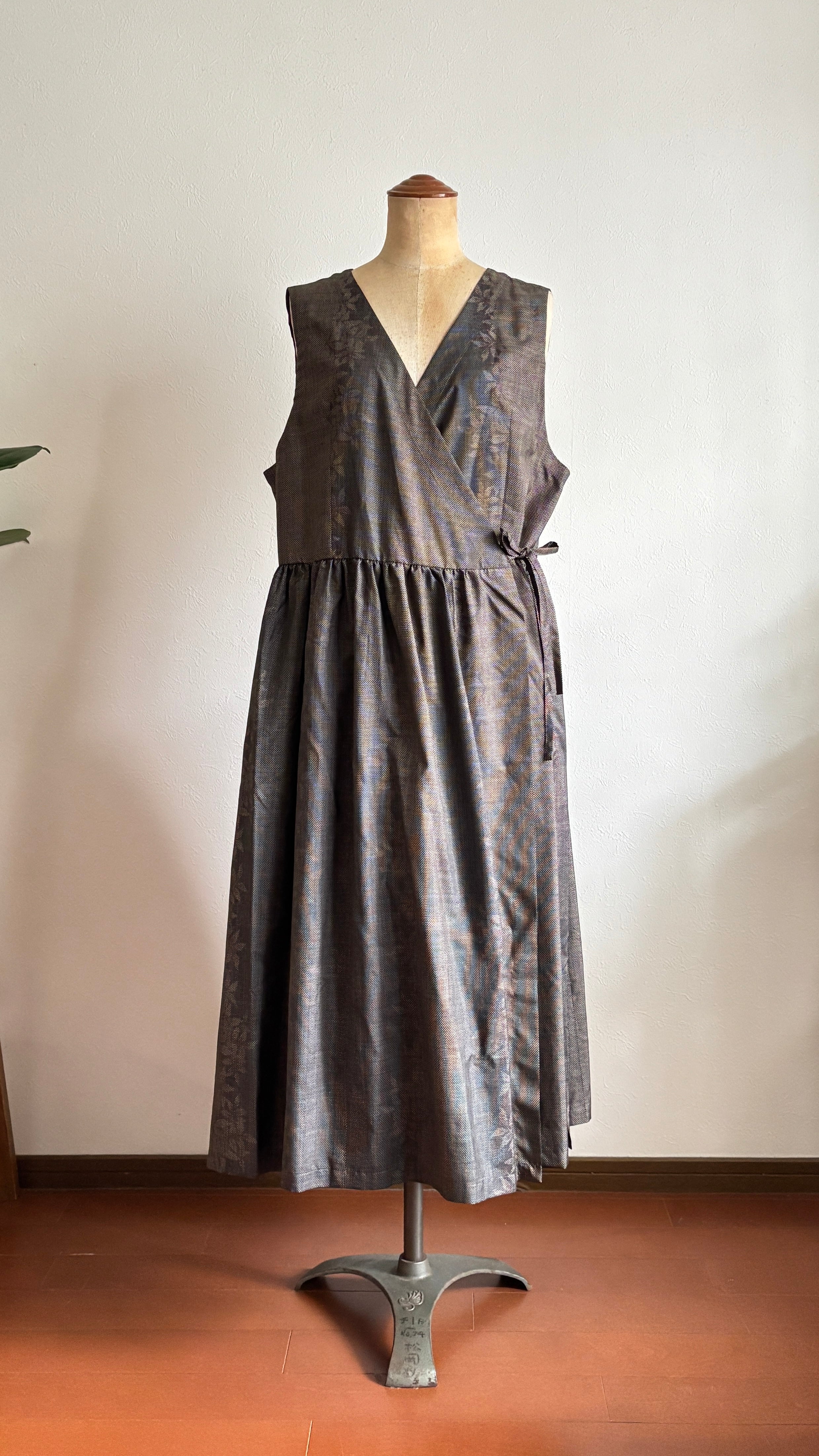 30－＼ しぐれ －SHIGURE－ ／ 大島紬カシュクールワンピース 身幅53cm 着丈113cm