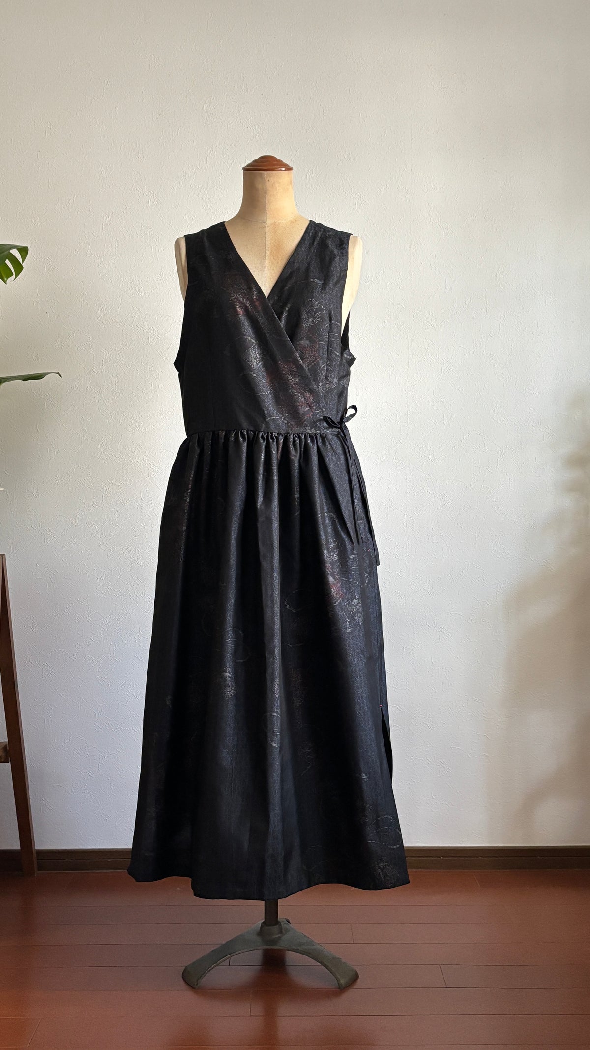 15－＼ 絲 －ITO－ ／大島紬カシュクールワンピース　身幅48cm  着丈116.5cm