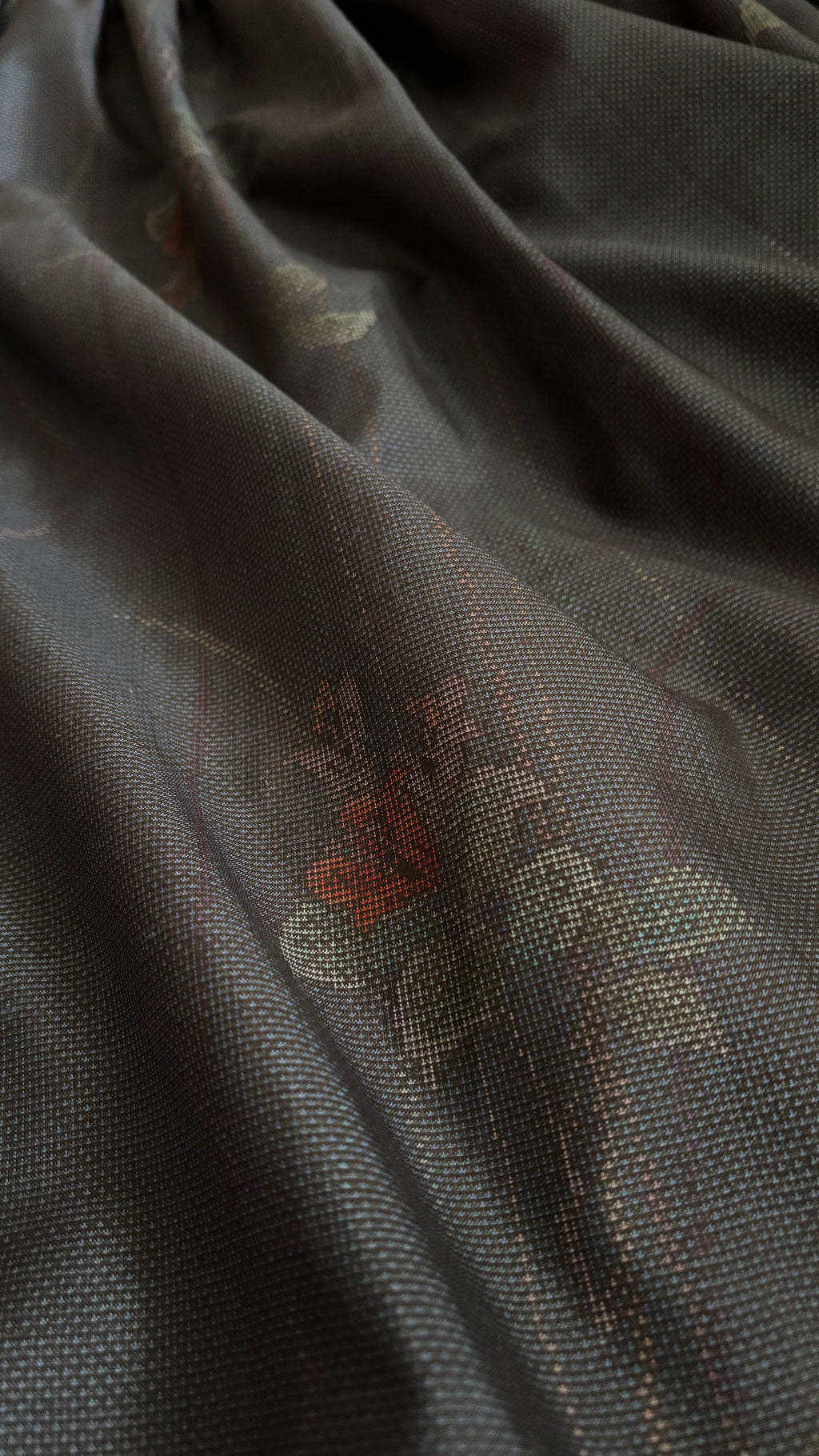 11－＼ 紅雨 －BENISAME－ ／大島紬カシュクールワンピース  身幅45cm  着丈117.5cm