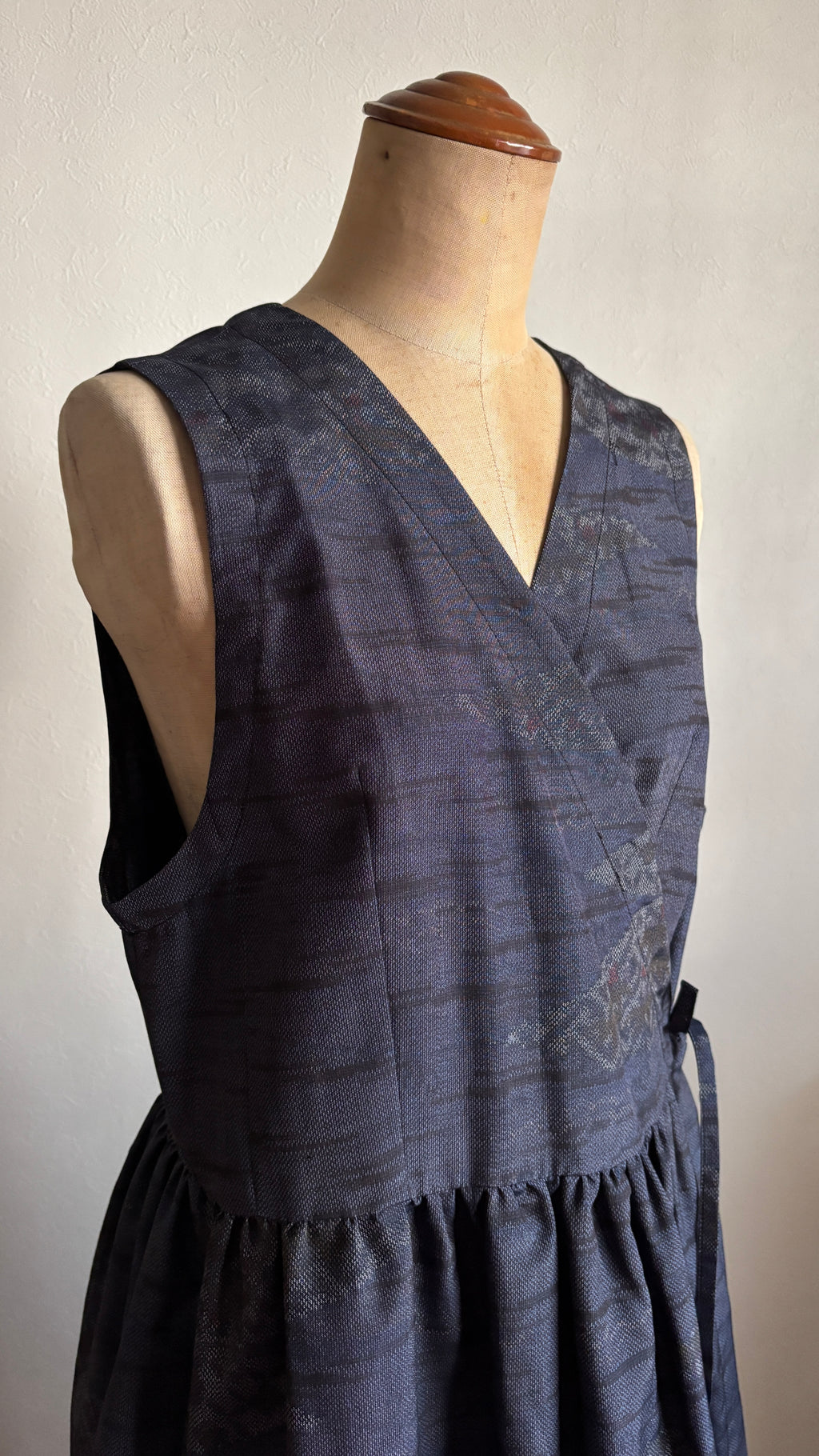 36－＼御幸 -MIYUKI-／大島紬カシュクールワンピース身幅53cm  着丈119cm