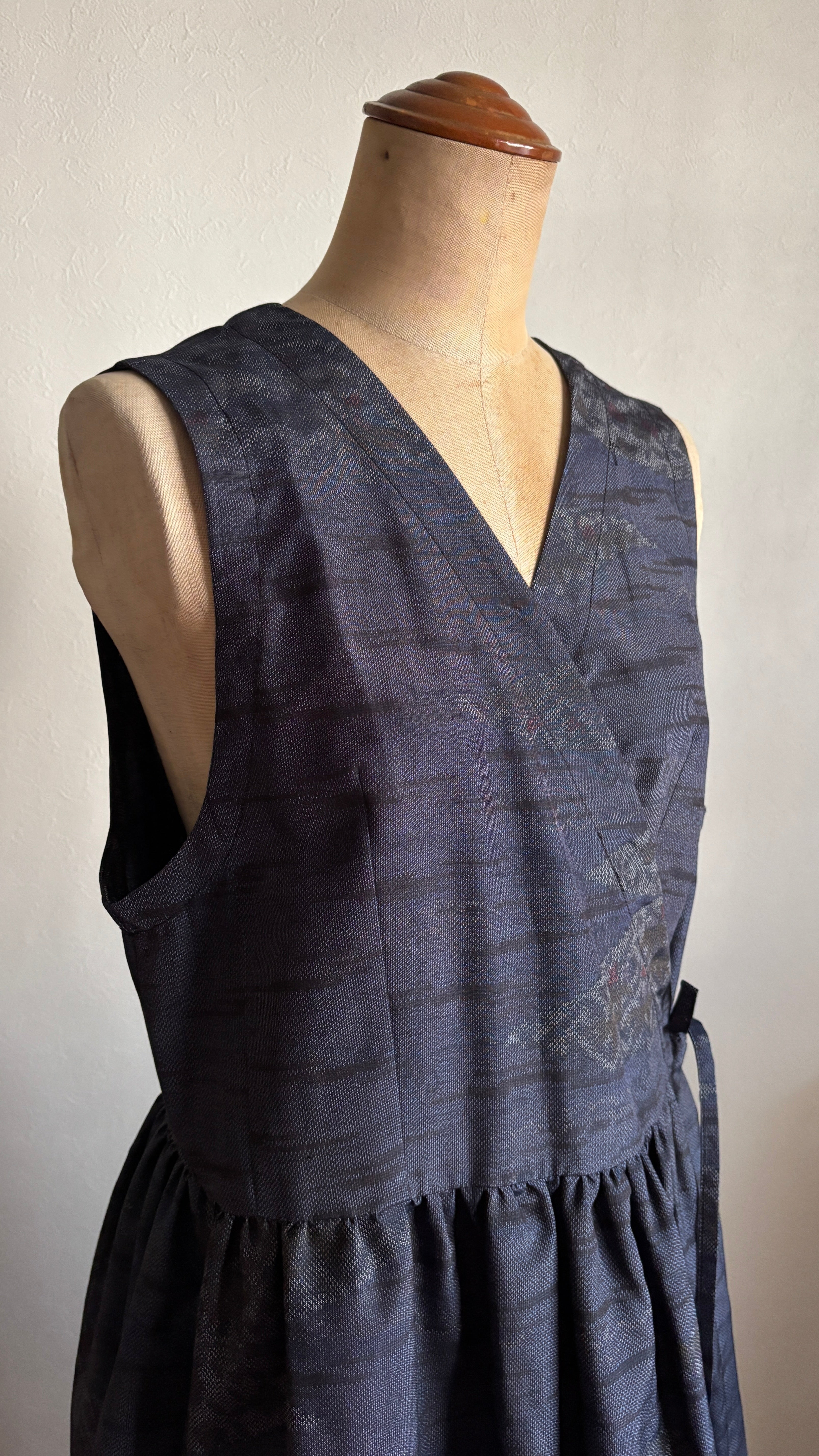 36－＼御幸 -MIYUKI-／大島紬カシュクールワンピース身幅53cm  着丈119cm