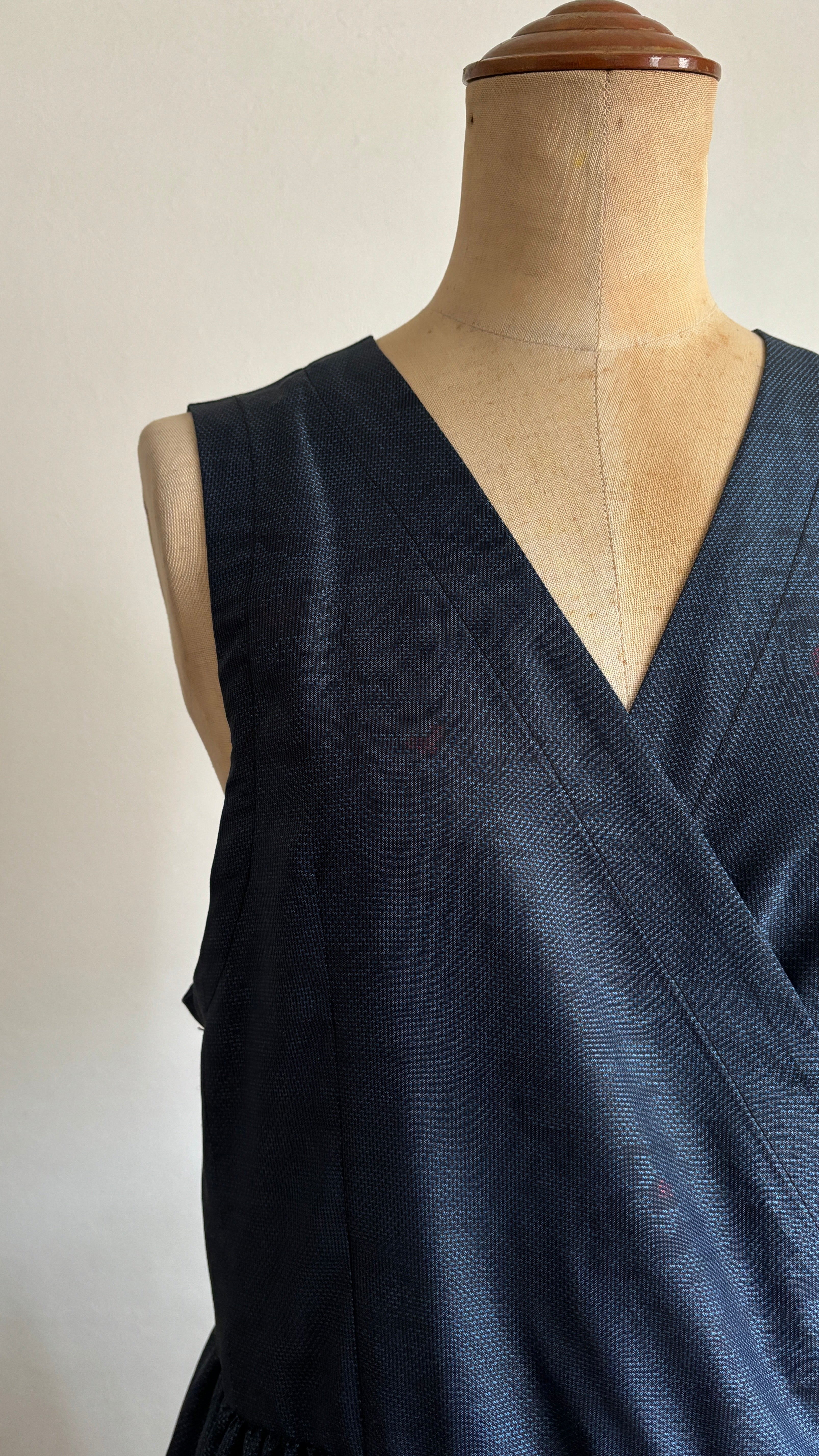10－＼ 淡藍 －TANRAN－ ／  大島紬カシュクールワンピース　身幅45cm  着丈118cm