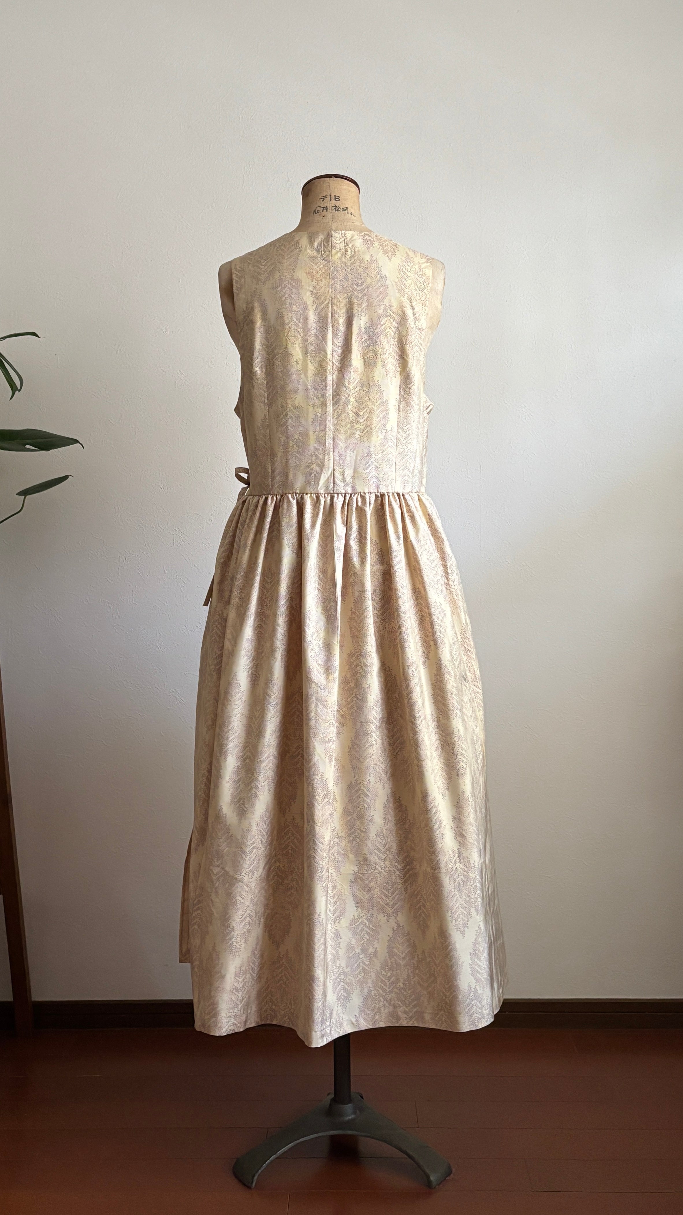 06－＼ 花羽 －HANAHANE－ ／ －大島紬カシュクールワンピース  身幅44cm  着丈114.5cm