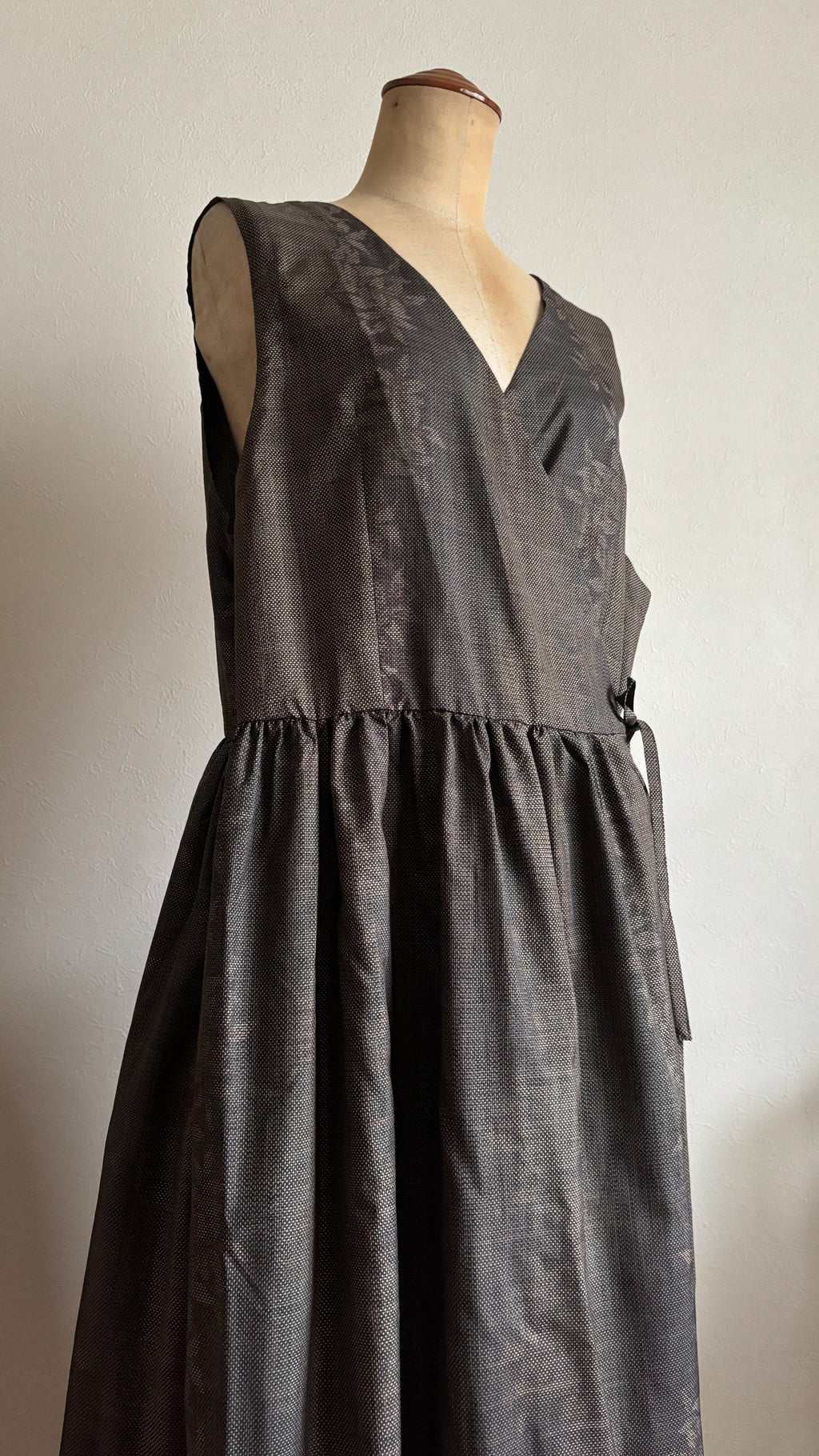 30－＼ しぐれ －SHIGURE－ ／ 大島紬カシュクールワンピース 身幅53cm 着丈113cm
