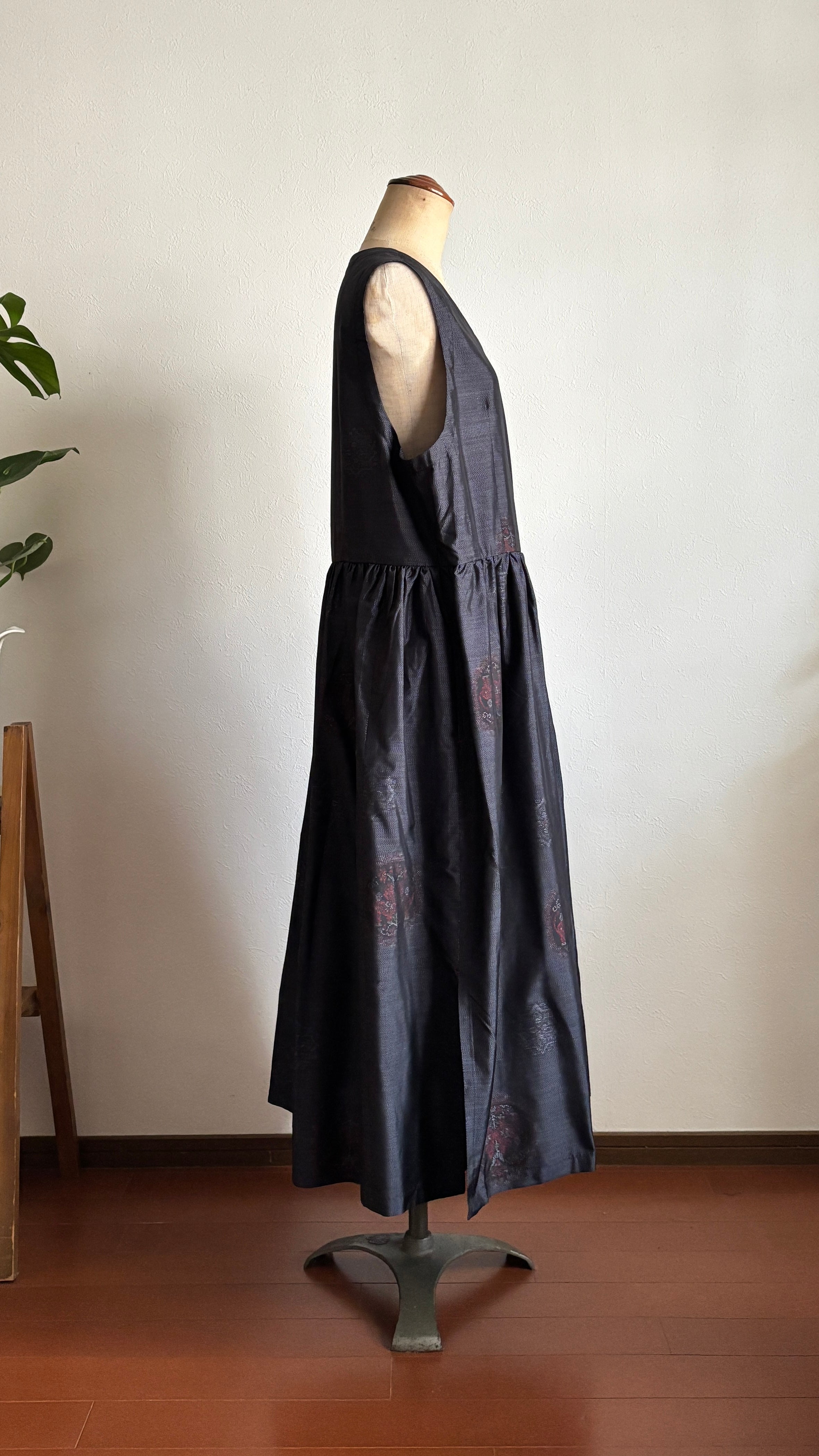 42－＼雅 -MIYABI-／大島紬カシュクールワンピース 身幅53cm 着丈117.5cm  証紙付き