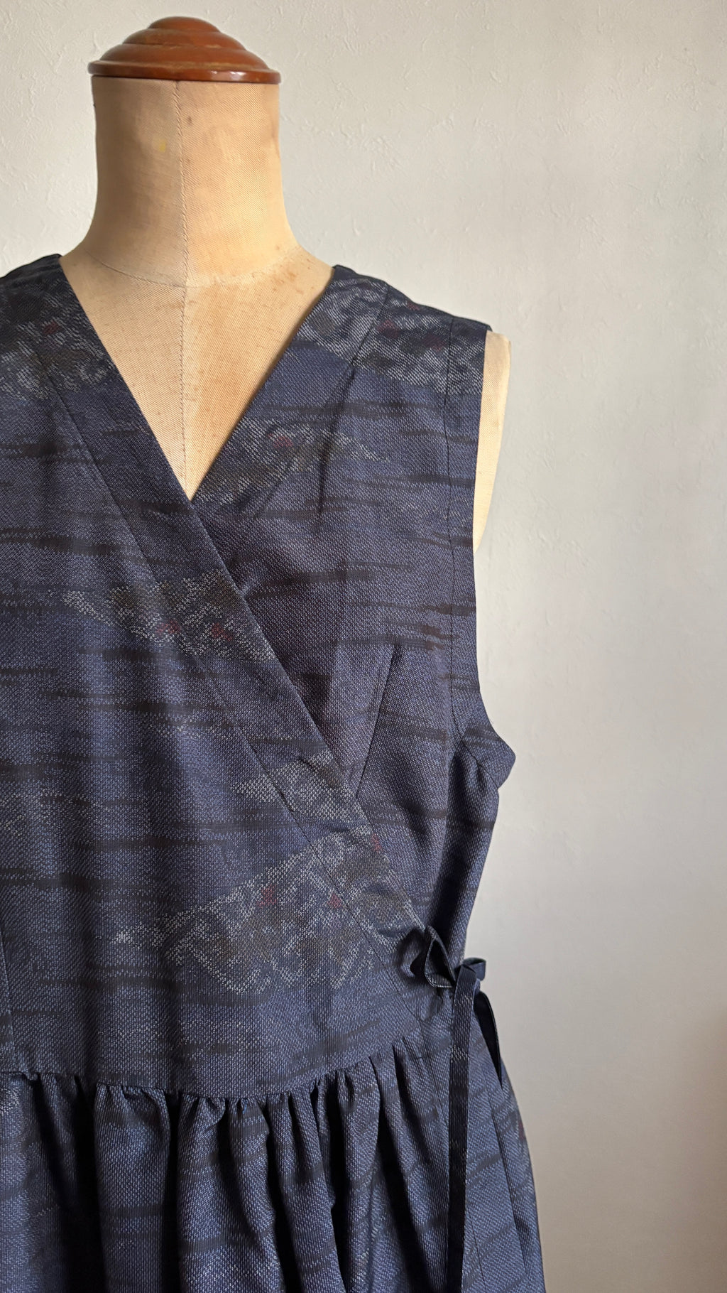 36－＼御幸 -MIYUKI-／大島紬カシュクールワンピース身幅53cm  着丈119cm