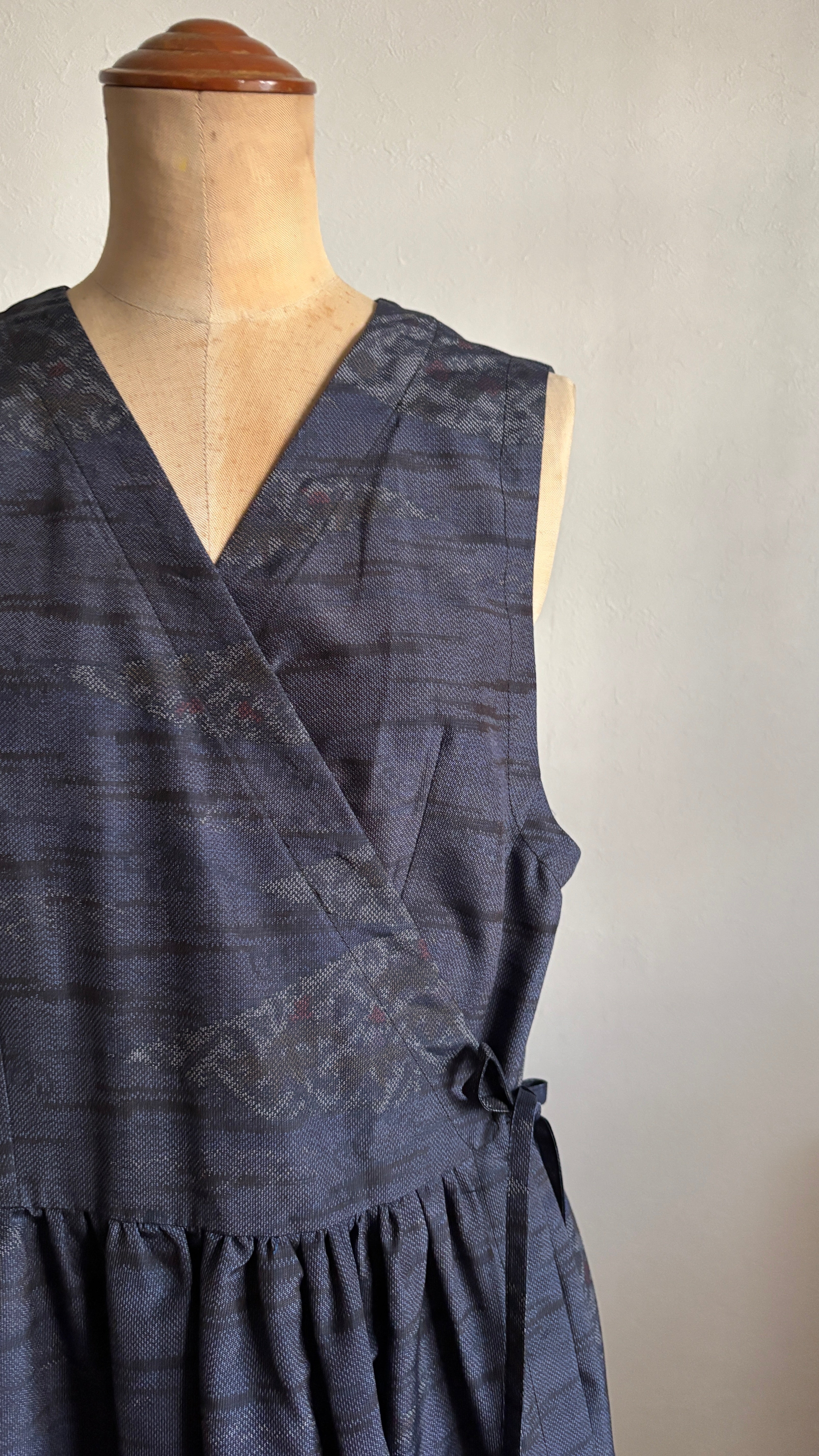 36－＼御幸 -MIYUKI-／大島紬カシュクールワンピース身幅53cm  着丈119cm