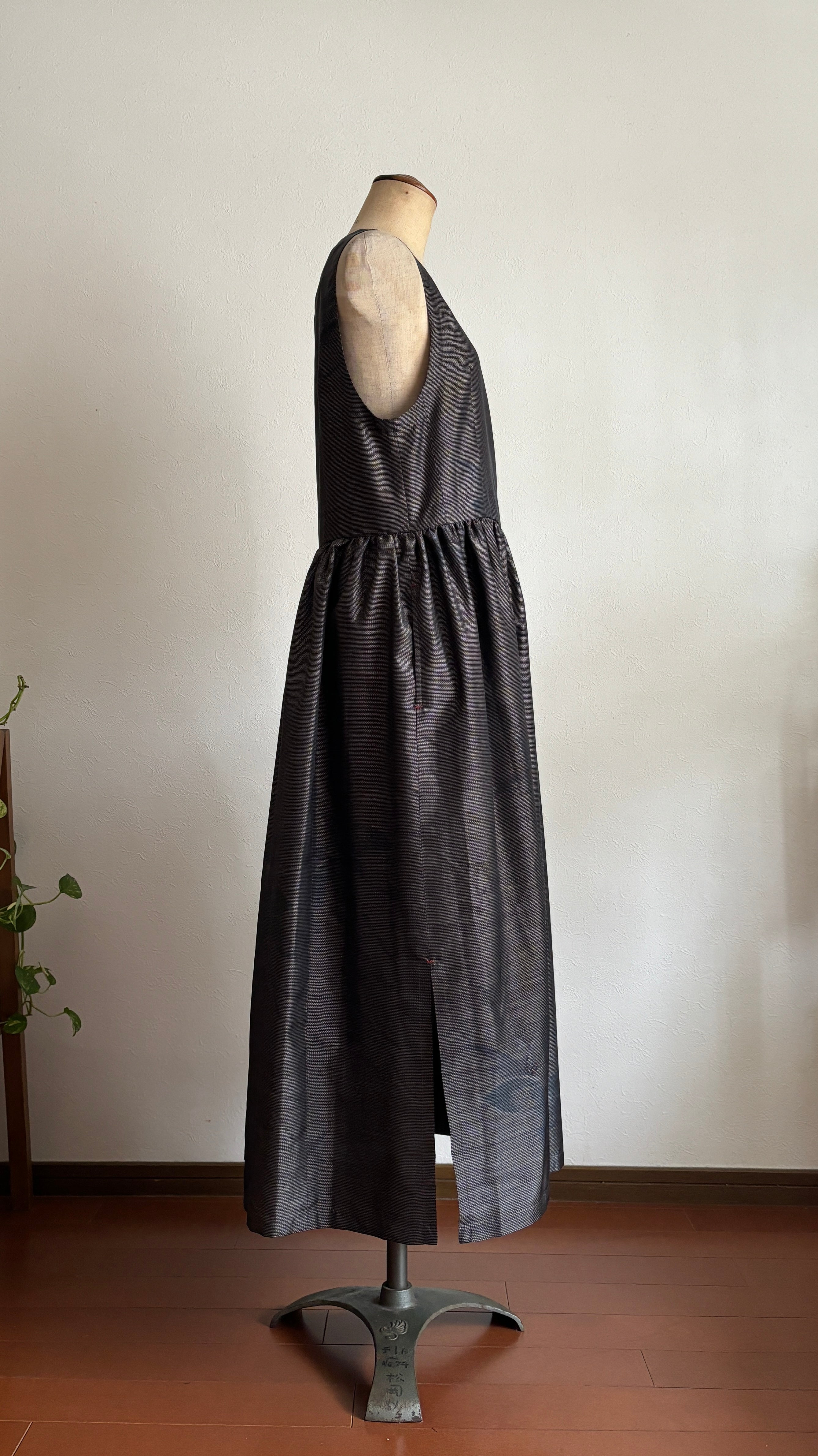 13－＼ 鈍艶 －NIBITSUYA－ ／大島紬カシュクールワンピース　身幅48cm  着丈118cm