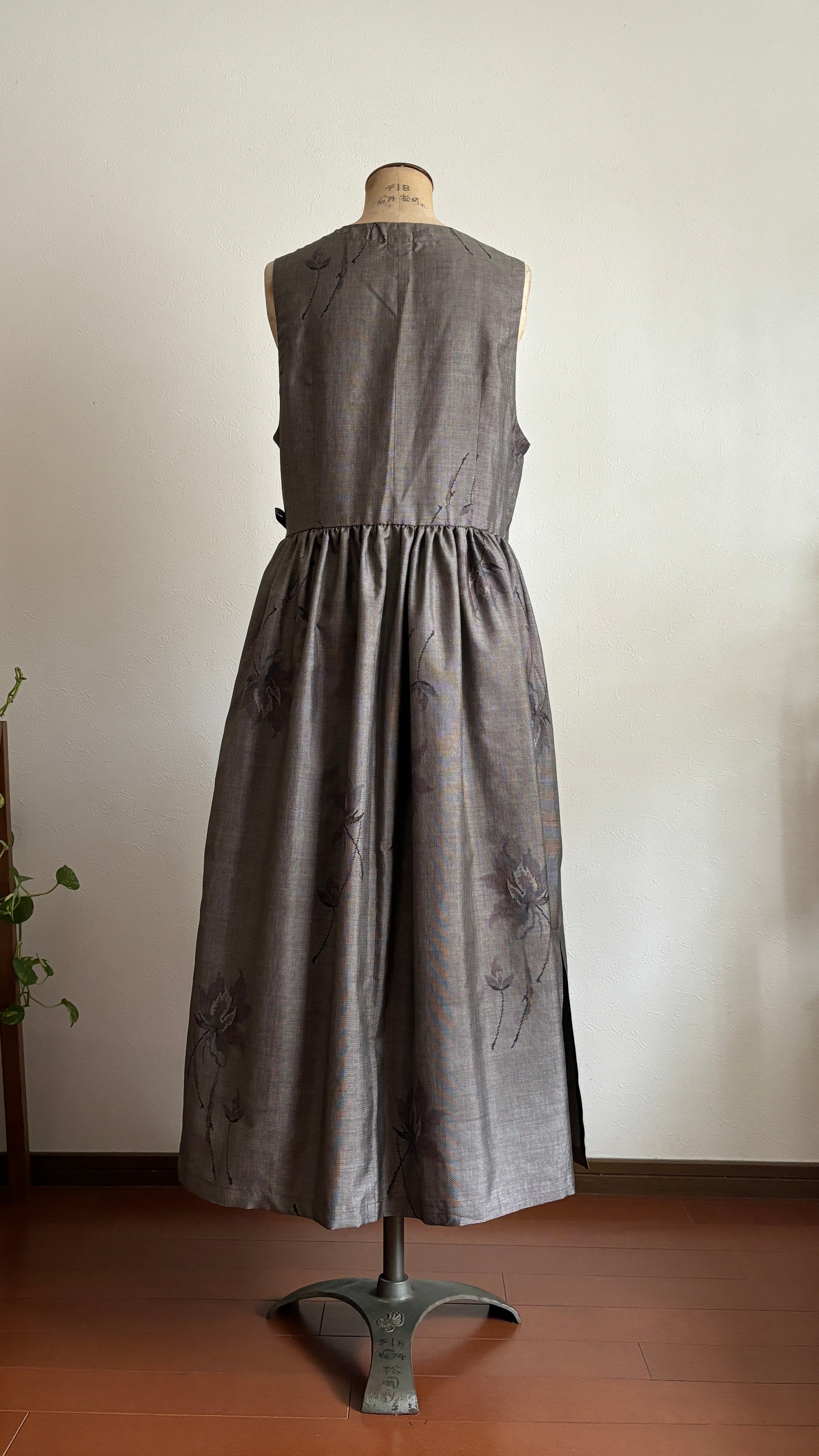 08－＼ 利休更紗 －RIKYUUSARASA－ ／大島紬カシュクールワンピース　身幅48cm  着丈118cm