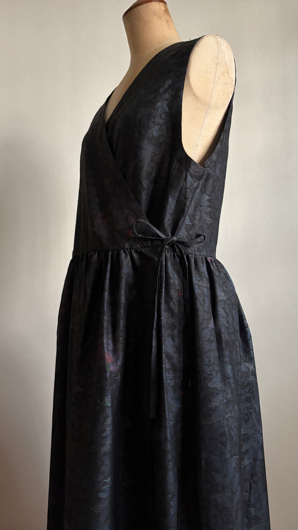44－＼美緒 -MIO-／大島紬カシュクールワンピース 身幅53cm 着丈119cm  証紙付き