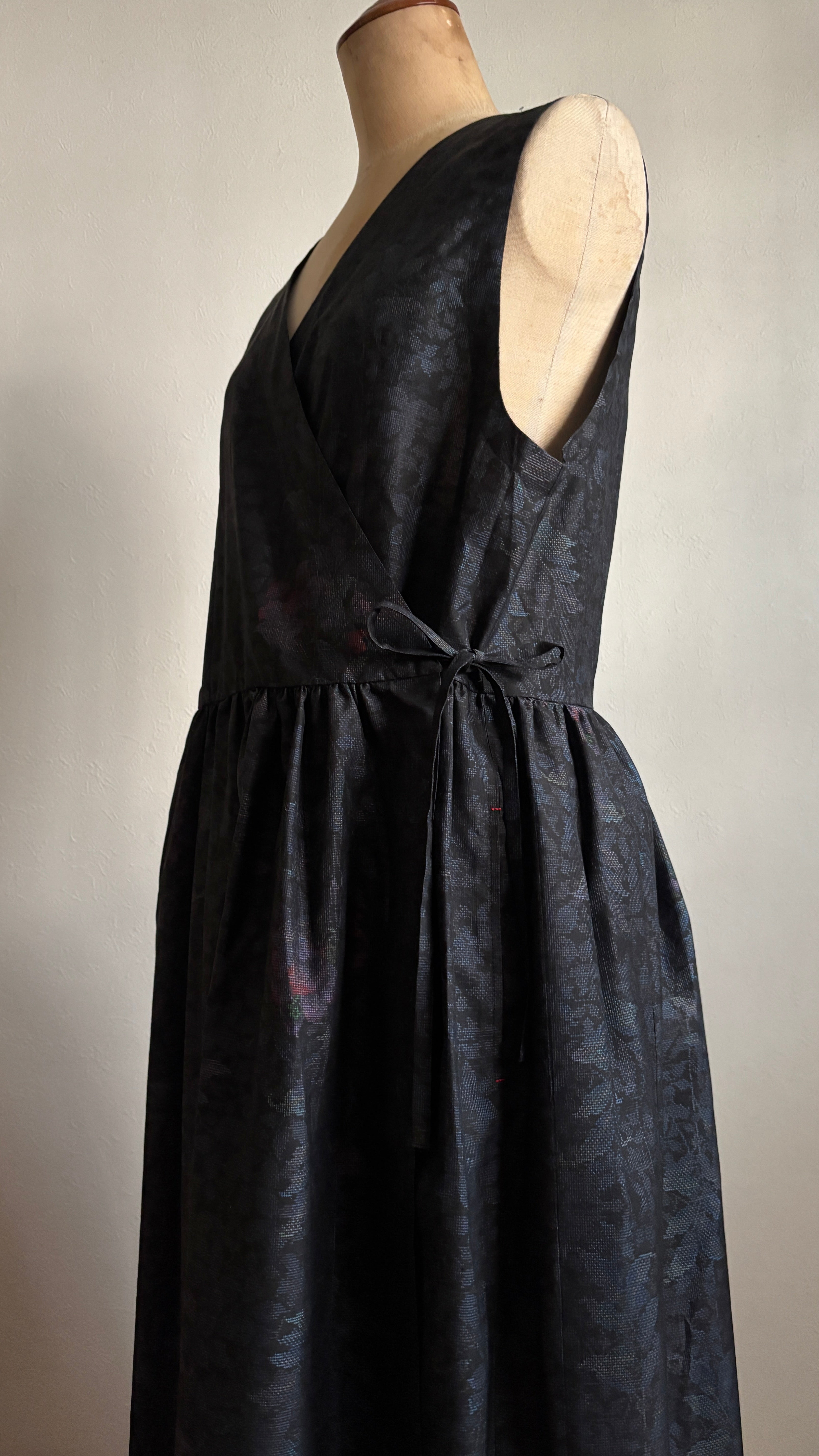 44－＼美緒 -MIO-／大島紬カシュクールワンピース 身幅53cm 着丈119cm  証紙付き
