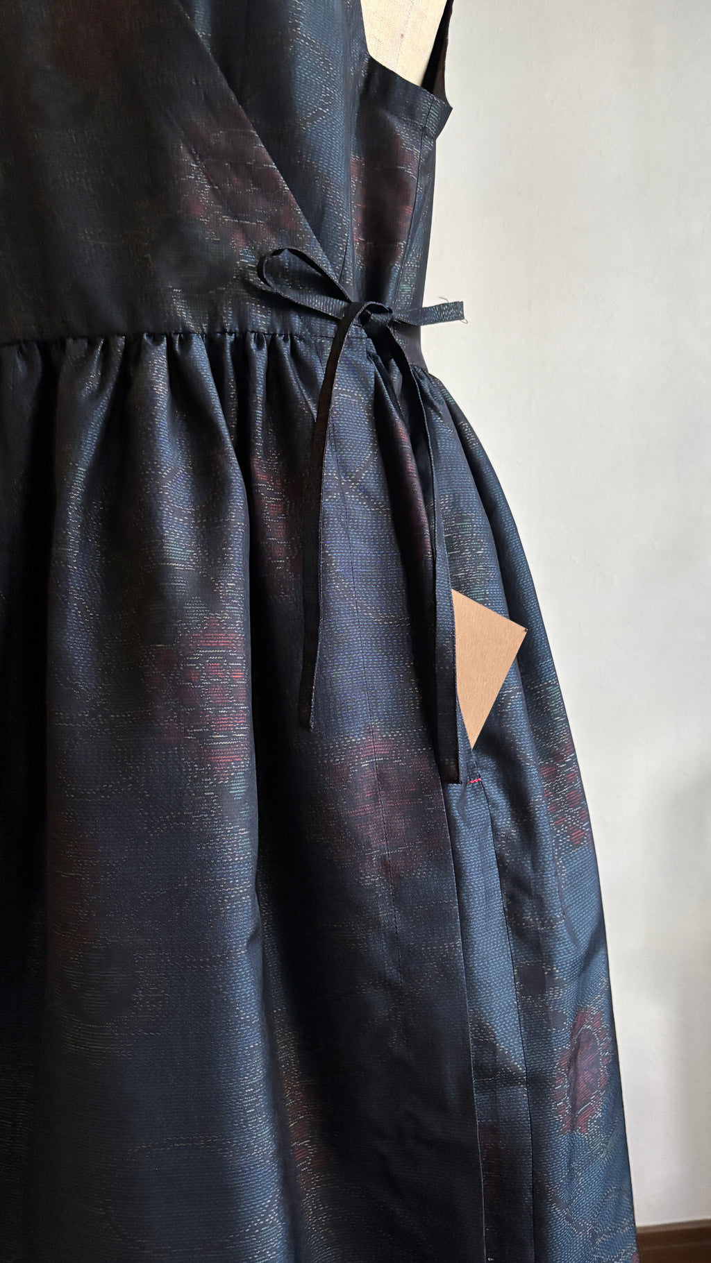 16－＼ 苑 －SONO－ ／大島紬カシュクールワンピース　身幅48cm  着丈116cm