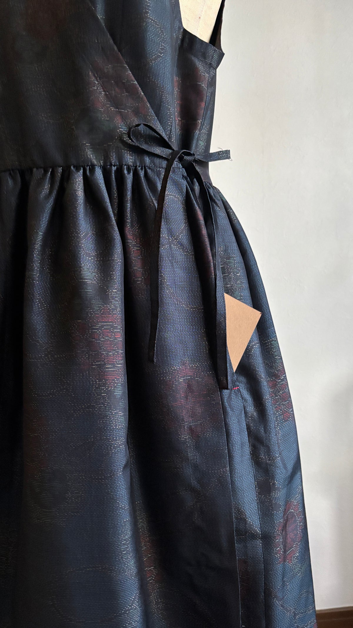 16－＼ 苑 －SONO－ ／大島紬カシュクールワンピース　身幅48cm  着丈116cm