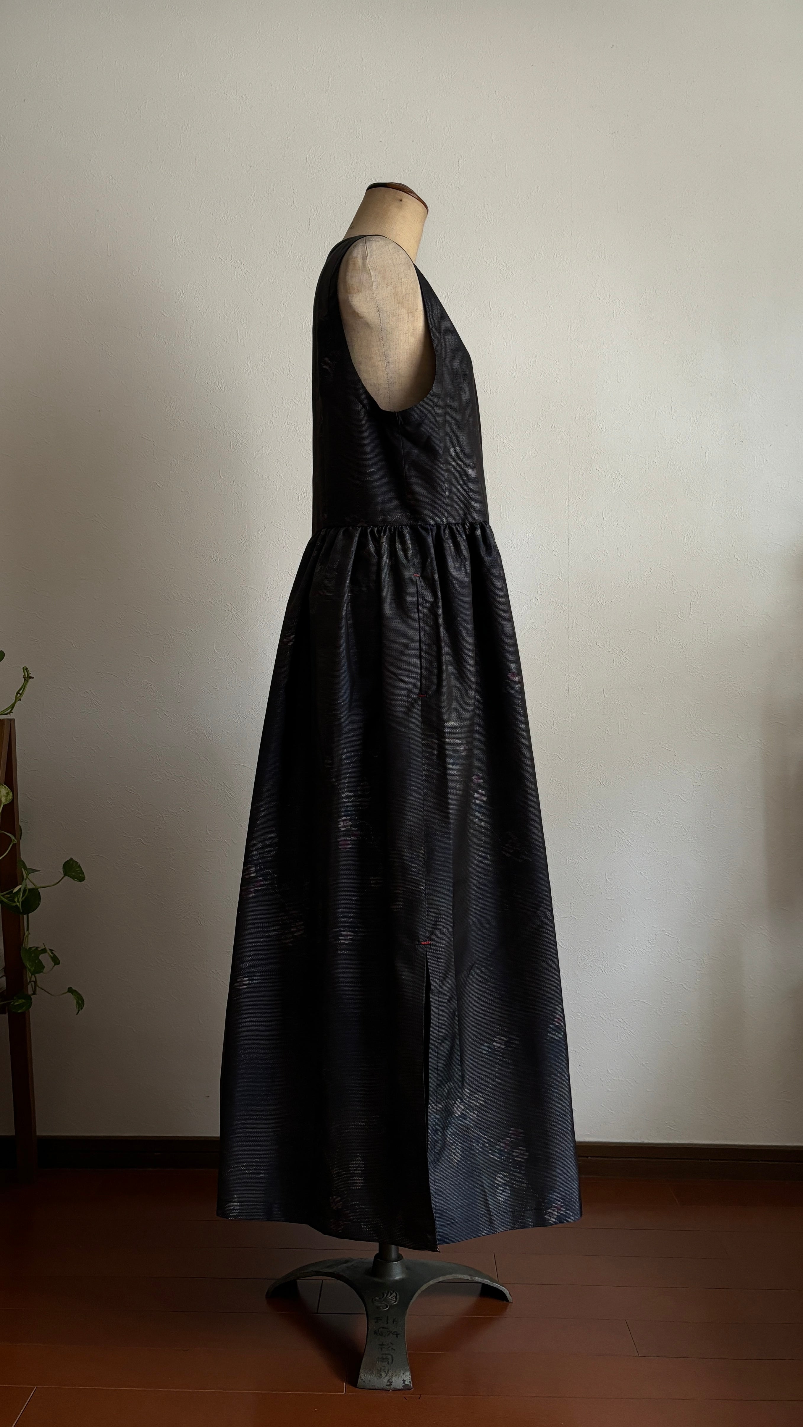 07－＼ 可憐草 －KARENKUSA－ ／大島紬カシュクールワンピース　身幅48cm  着丈121cm