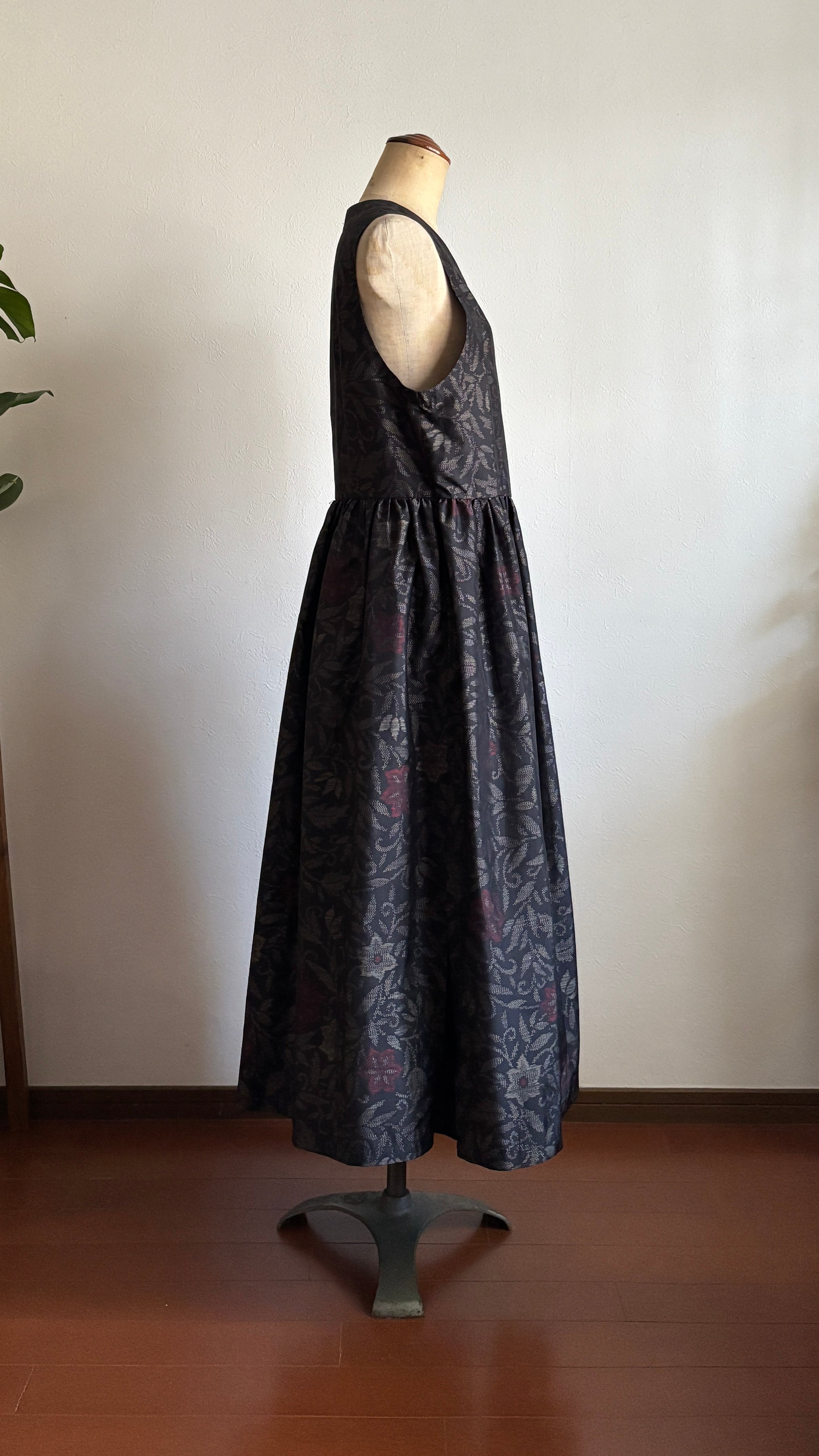 17－＼茜 -AKANE-／大島紬カシュクールワンピース  身幅48cm  着丈117.5cm  証紙付き