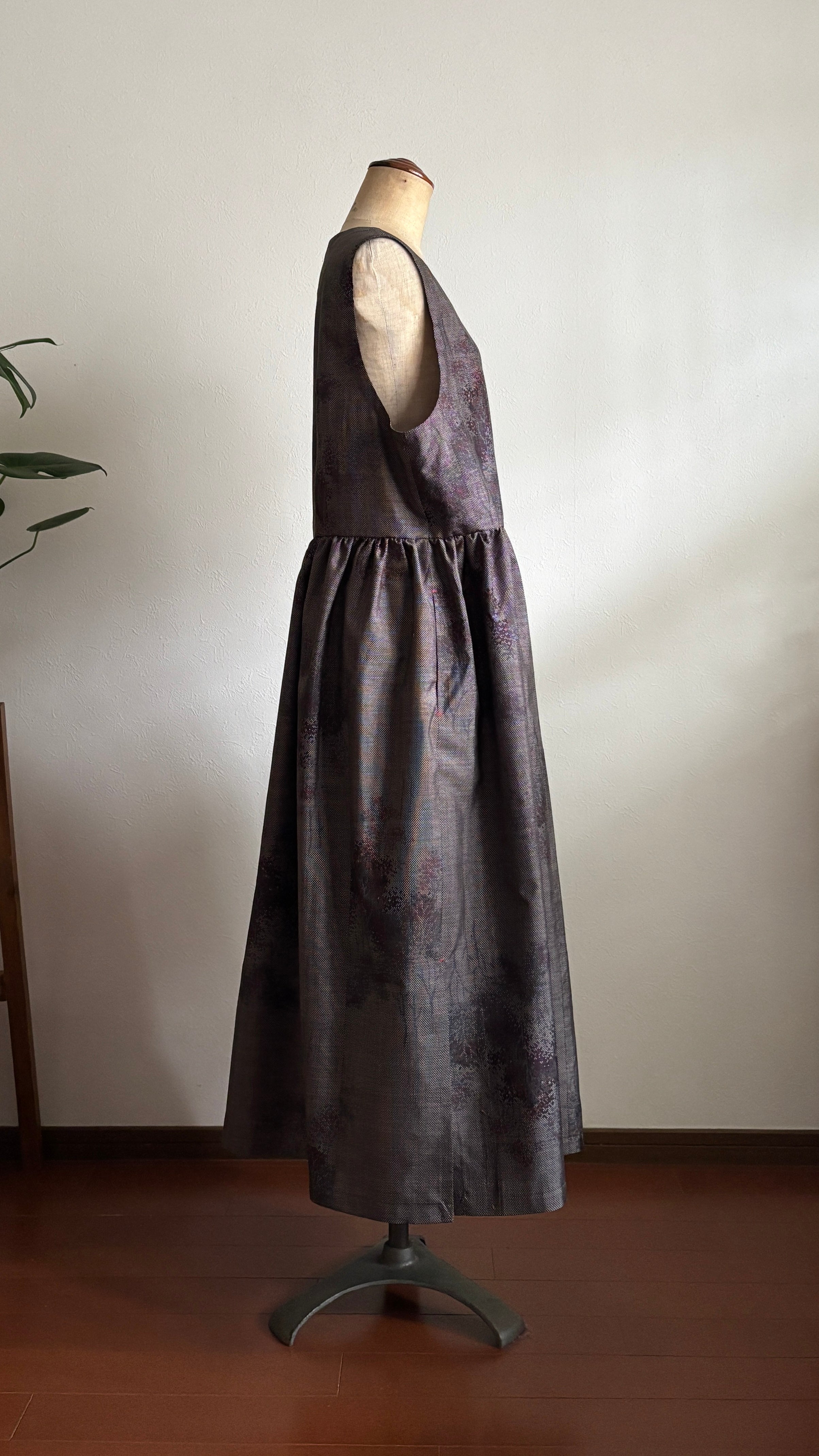 18－＼ 樹林 －JURIN－ ／大島紬カシュクールワンピース  身幅53cm  着丈117cm 証紙付き