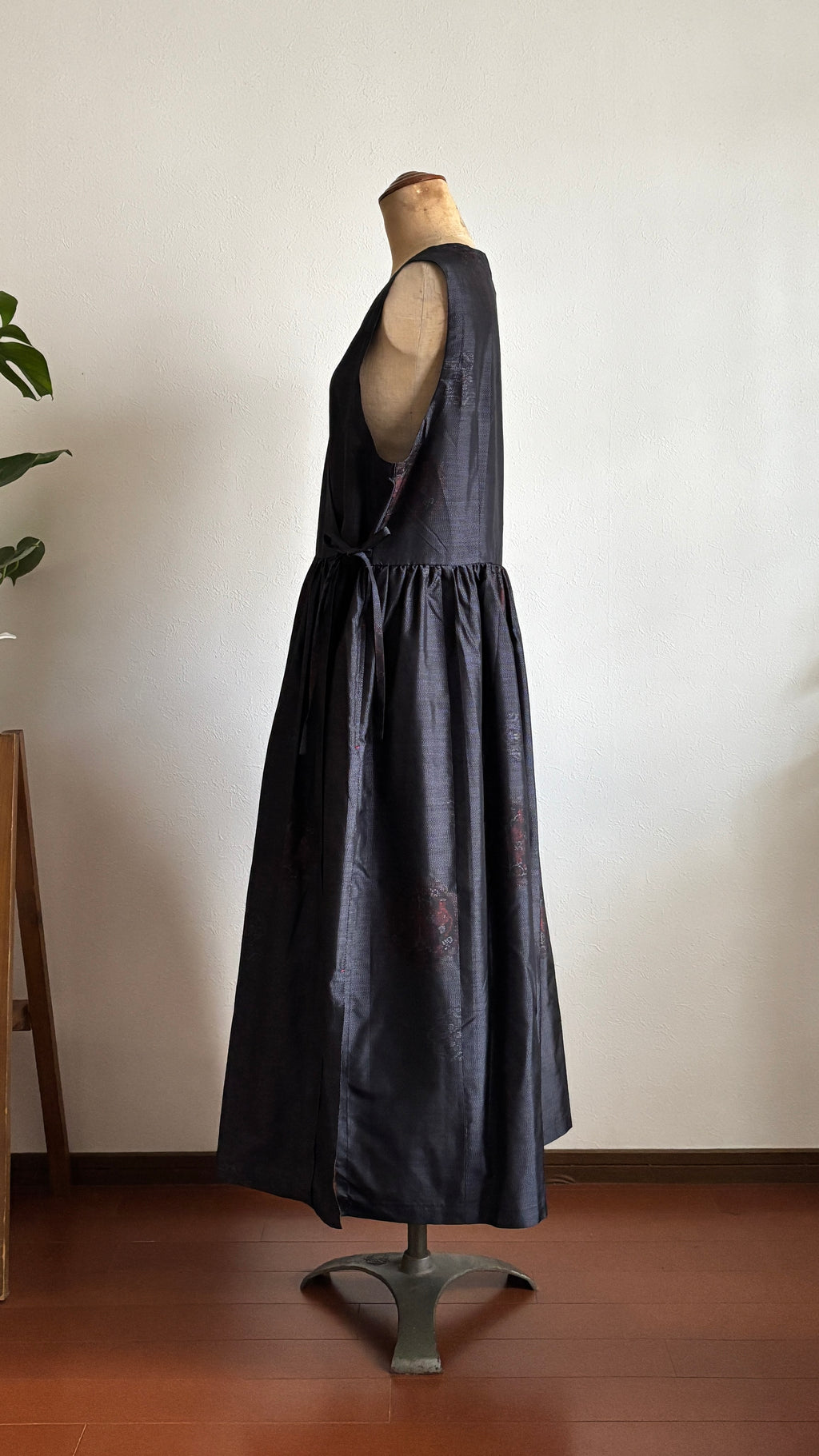 42－＼雅 -MIYABI-／大島紬カシュクールワンピース 身幅53cm 着丈117.5cm  証紙付き
