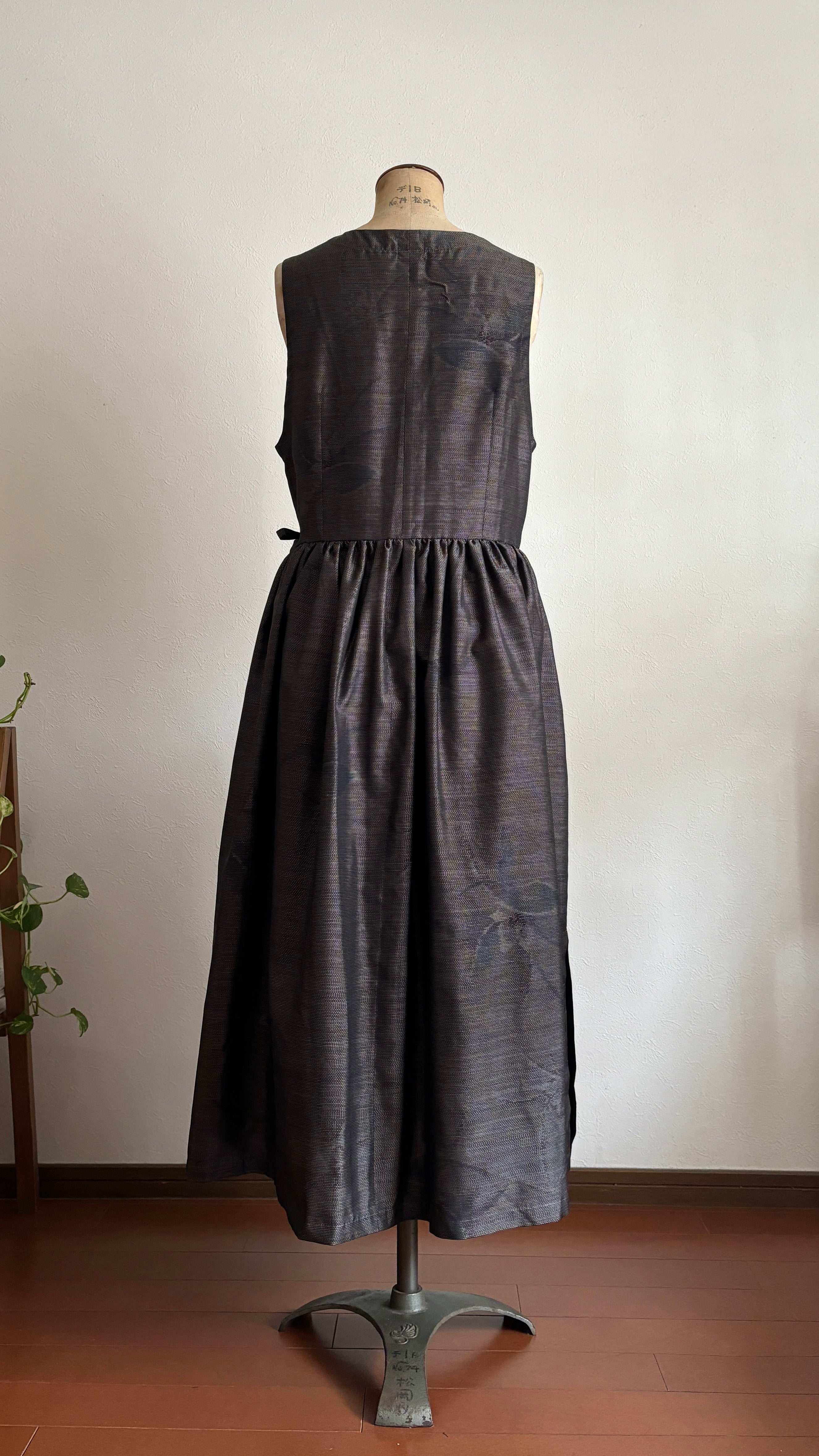 13－＼ 鈍艶 －NIBITSUYA－ ／大島紬カシュクールワンピース　身幅48cm  着丈118cm