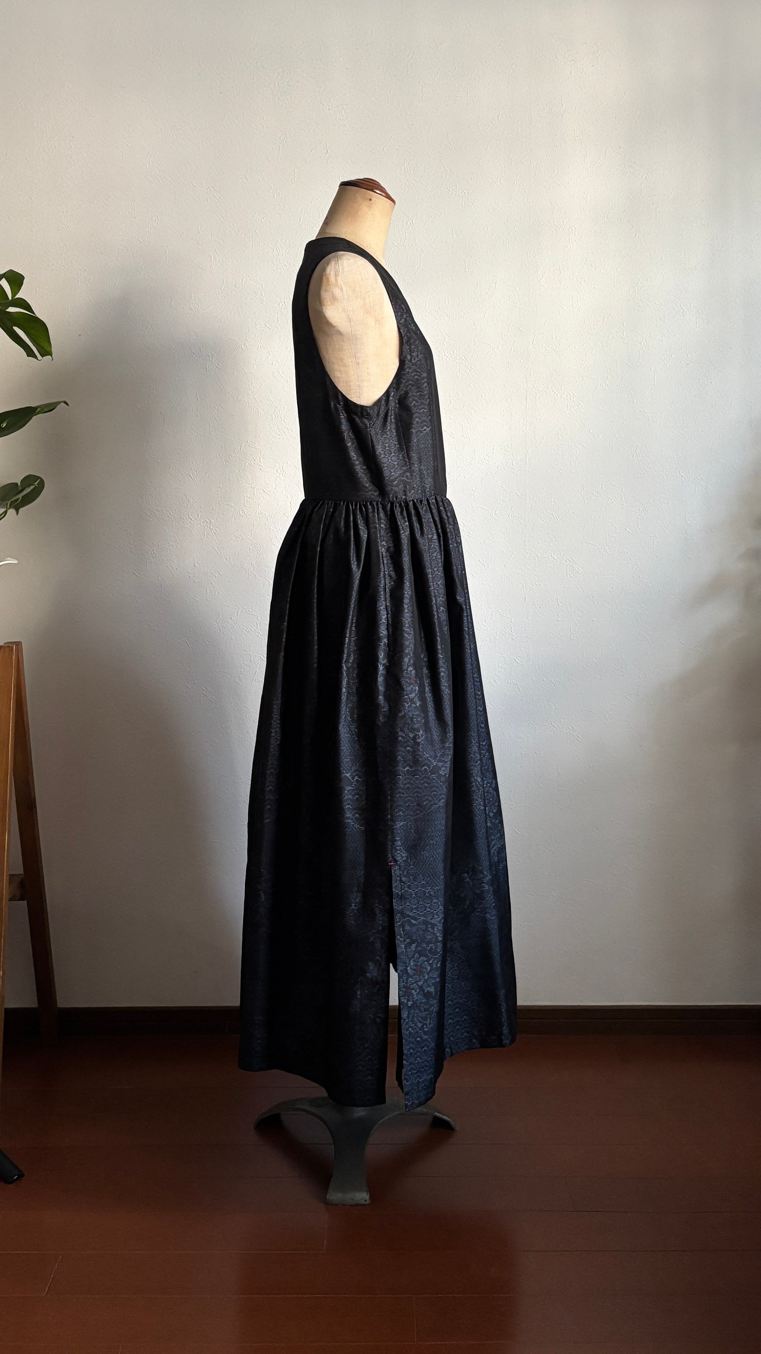 12－＼和葉 -KAZUHA-／大島紬カシュクールワンピース  身幅45cm  着丈120.5cm