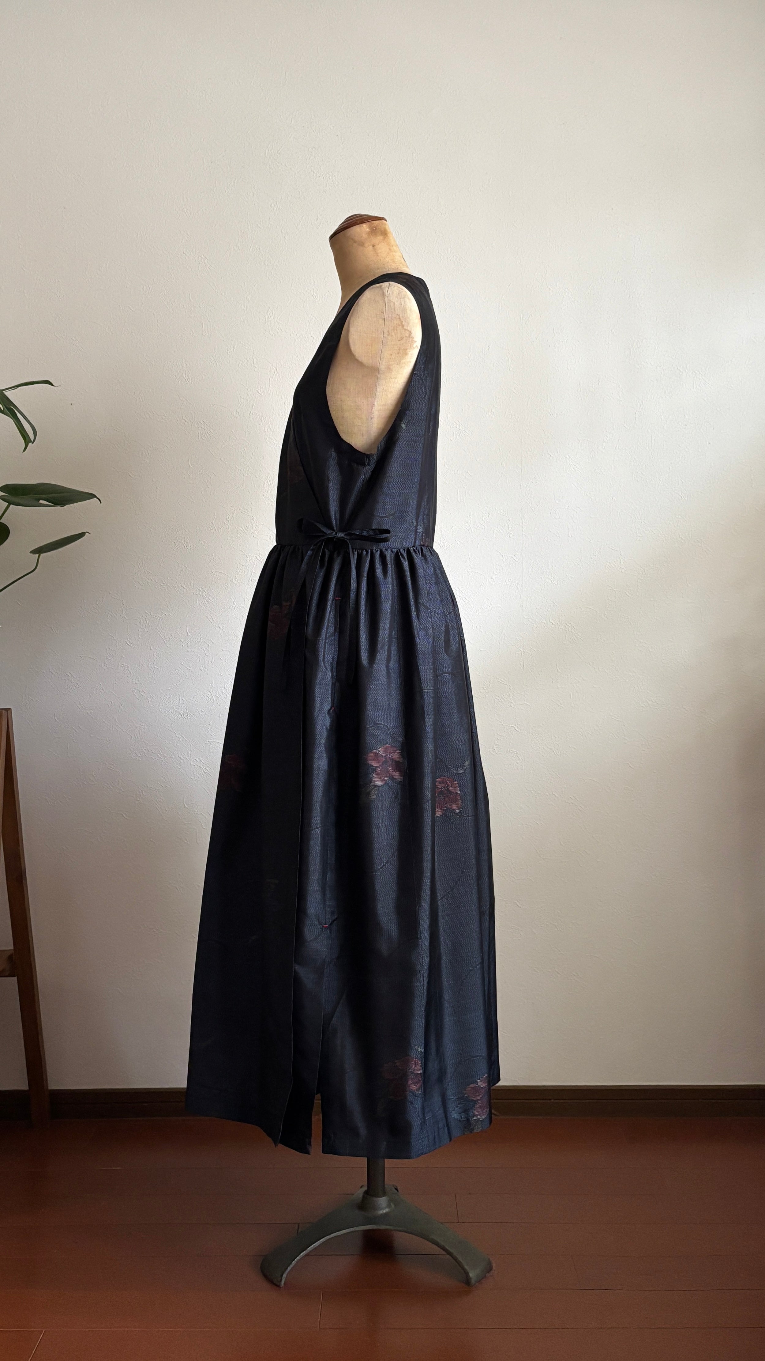 10－＼ 花結び －HANAMUSUBI－ ／ 大島紬カシュクールワンピース  身幅48cm  着丈116cm