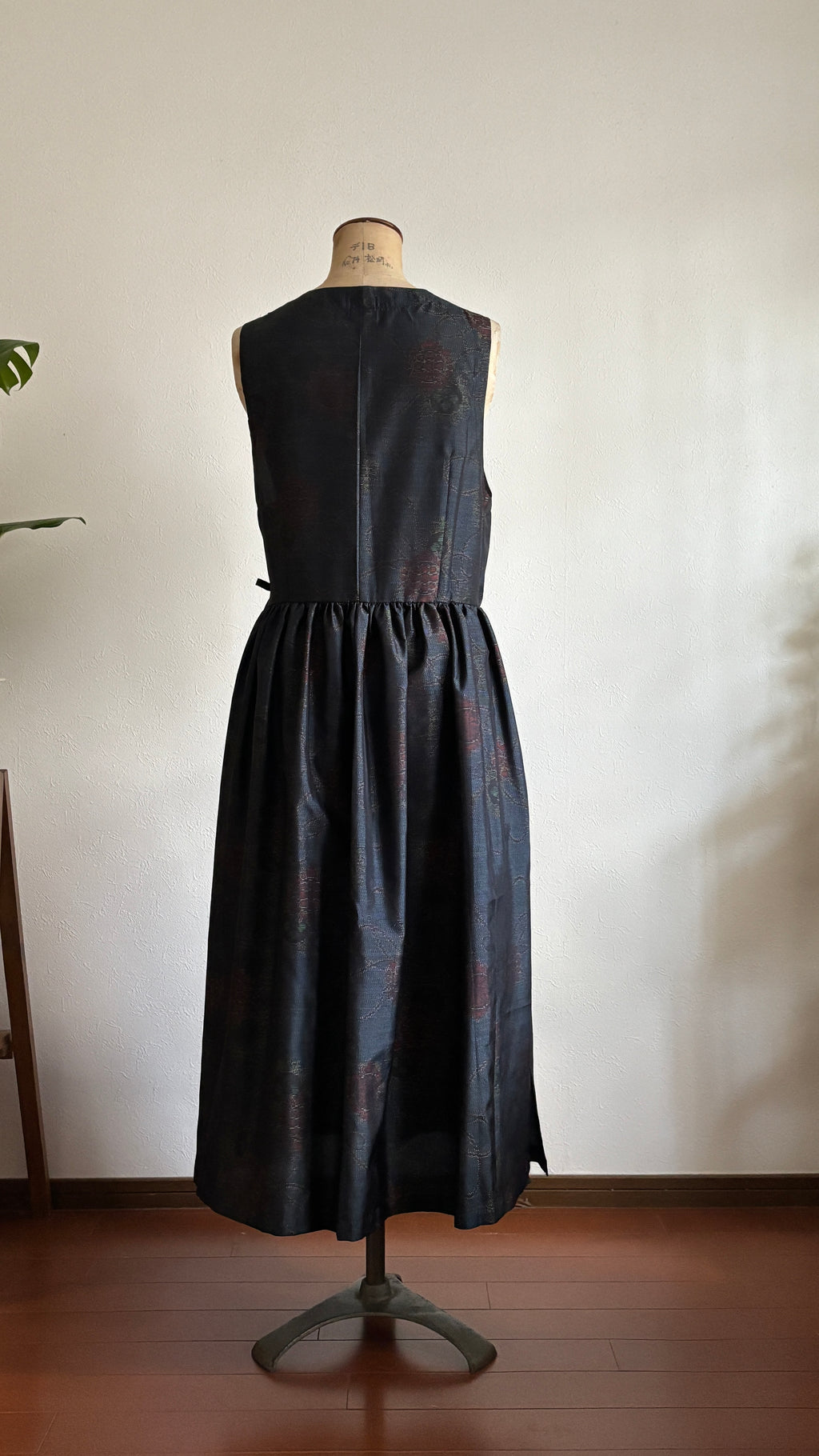 16－＼ 苑 －SONO－ ／大島紬カシュクールワンピース　身幅48cm  着丈116cm