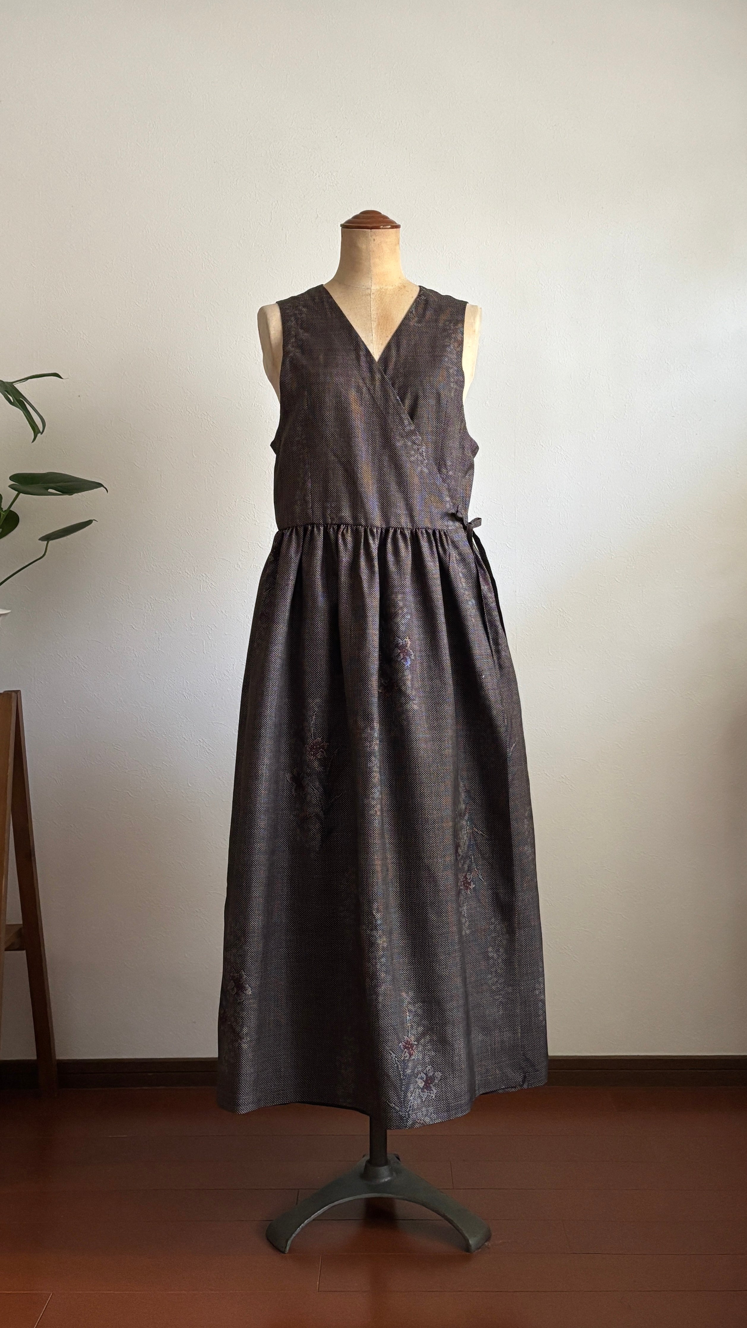 02－＼ 勿忘草 －WASURENAGUSA－ ／大島紬カシュクールワンピース  身幅44cm  着丈117cm