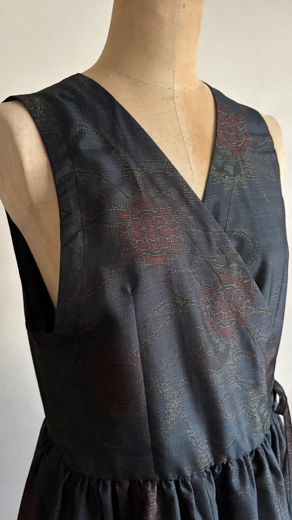 16－＼ 苑 －SONO－ ／大島紬カシュクールワンピース　身幅48cm  着丈116cm