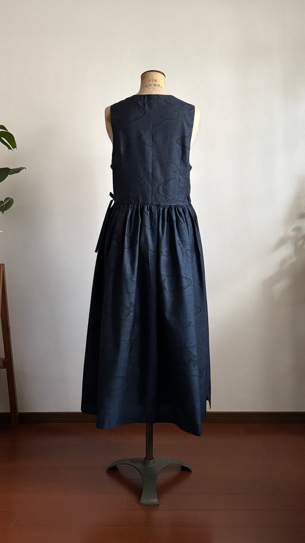 06－＼水の音 -MIZUNONE-／大島紬カシュクールワンピース　身幅45cm  着丈115cm