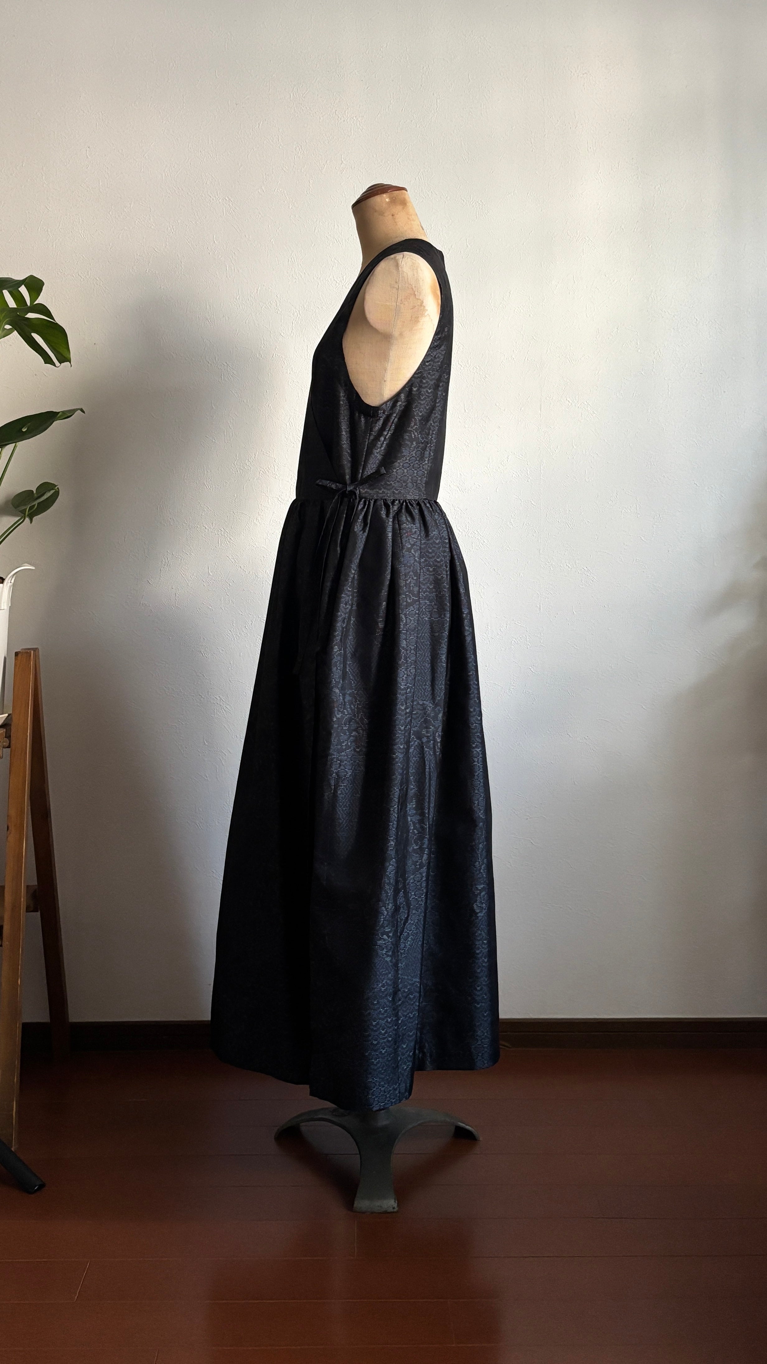 12－＼和葉 -KAZUHA-／大島紬カシュクールワンピース  身幅45cm  着丈120.5cm