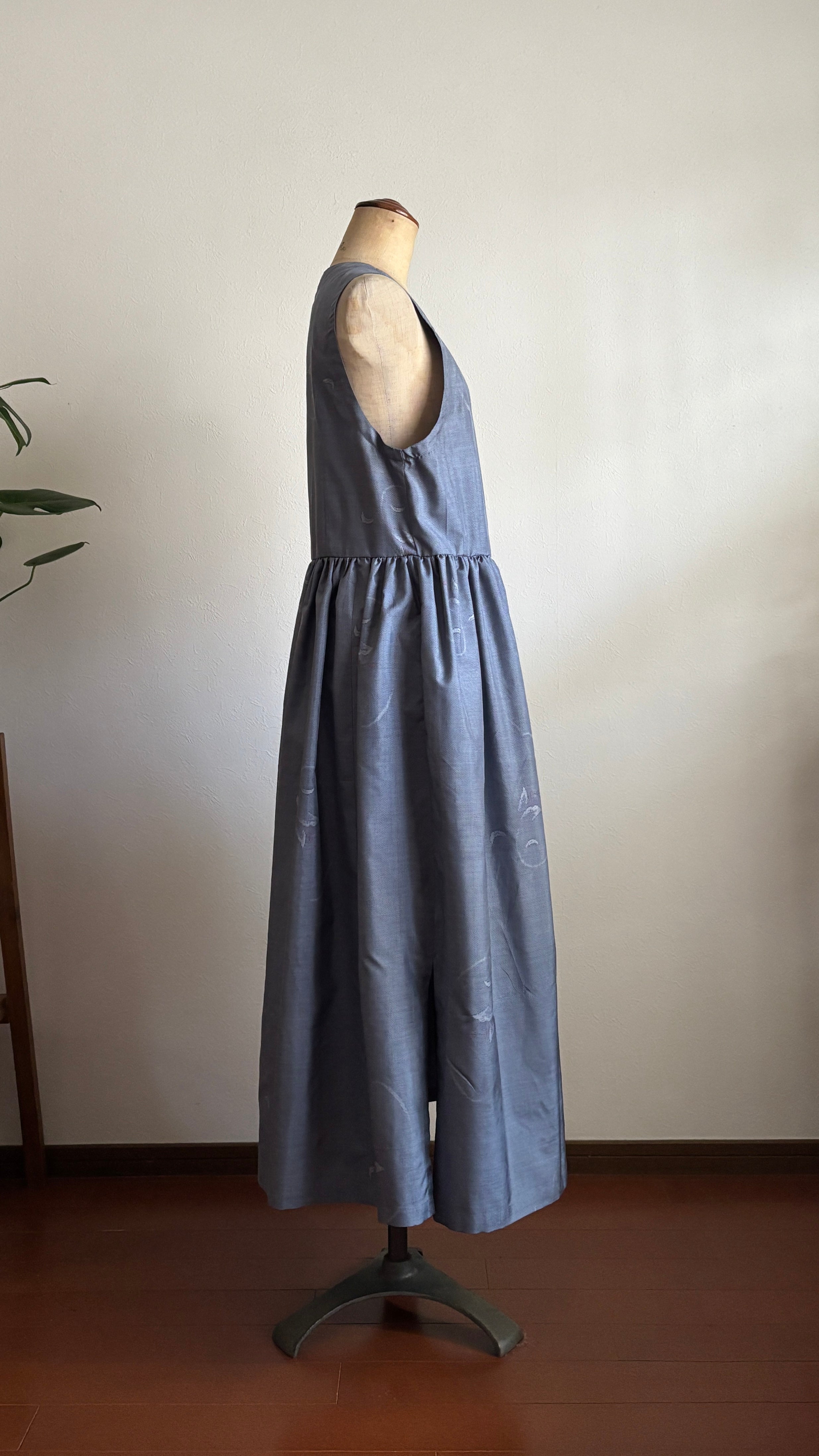 12－＼ 月白 －TSUKISHIRO－ ／ 大島紬カシュクールワンピース  身幅48cm  着丈118cm
