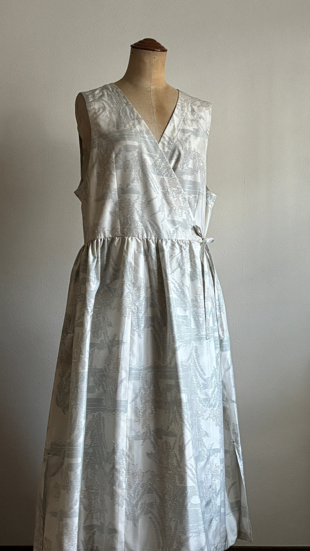 27－＼白奏 -SHIRAKANA-／大島紬カシュクールワンピース 身幅53cm 着丈115cm