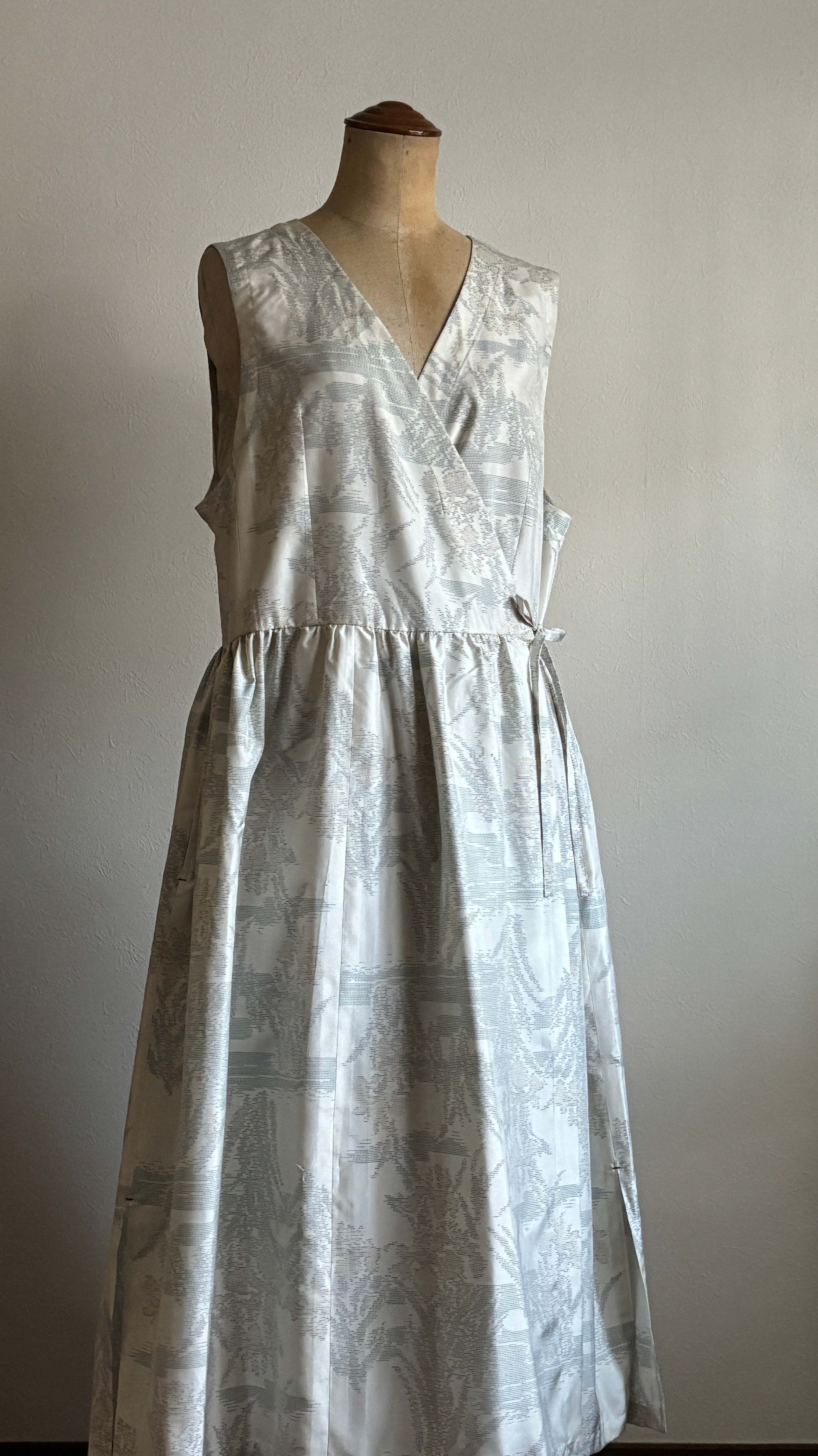 27－＼白奏 -SHIRAKANA-／大島紬カシュクールワンピース 身幅53cm 着丈115cm