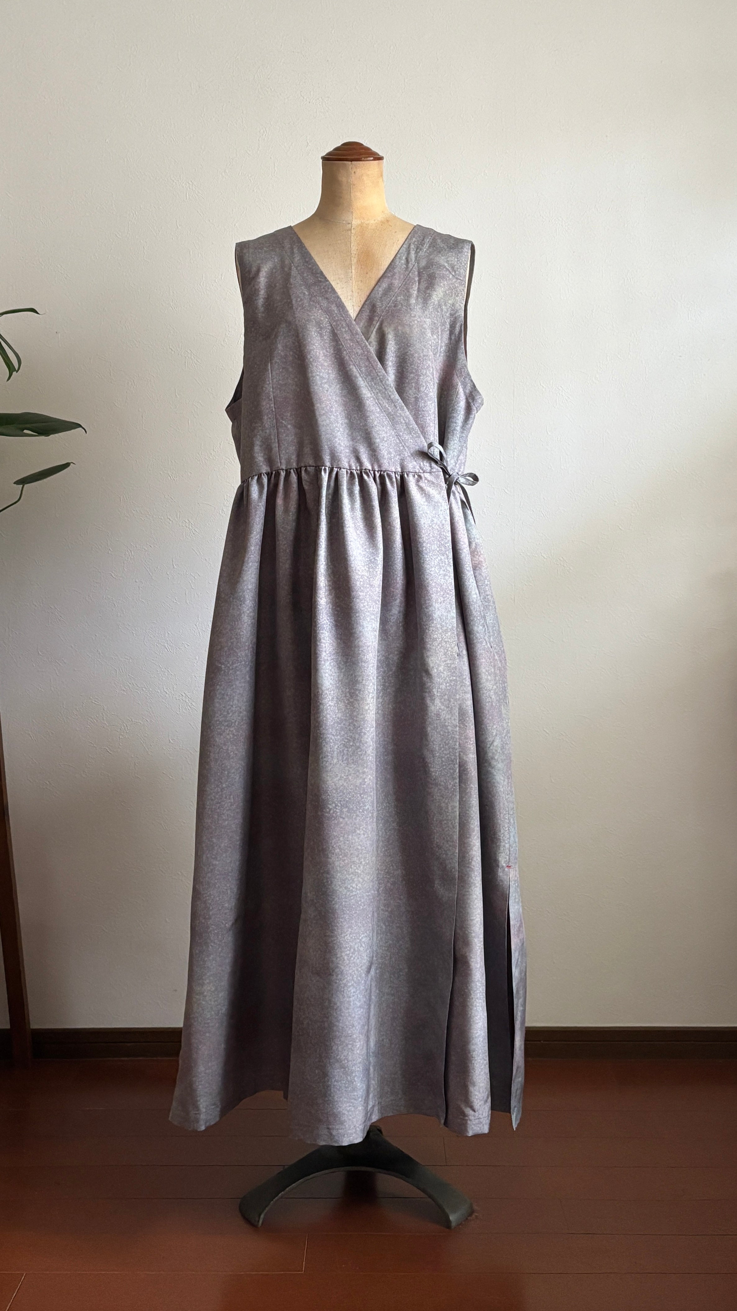 20－＼ 淡藤 －AWAFUJI－ ／ 大島紬カシュクールワンピース  身幅53cm  着丈123.5cm