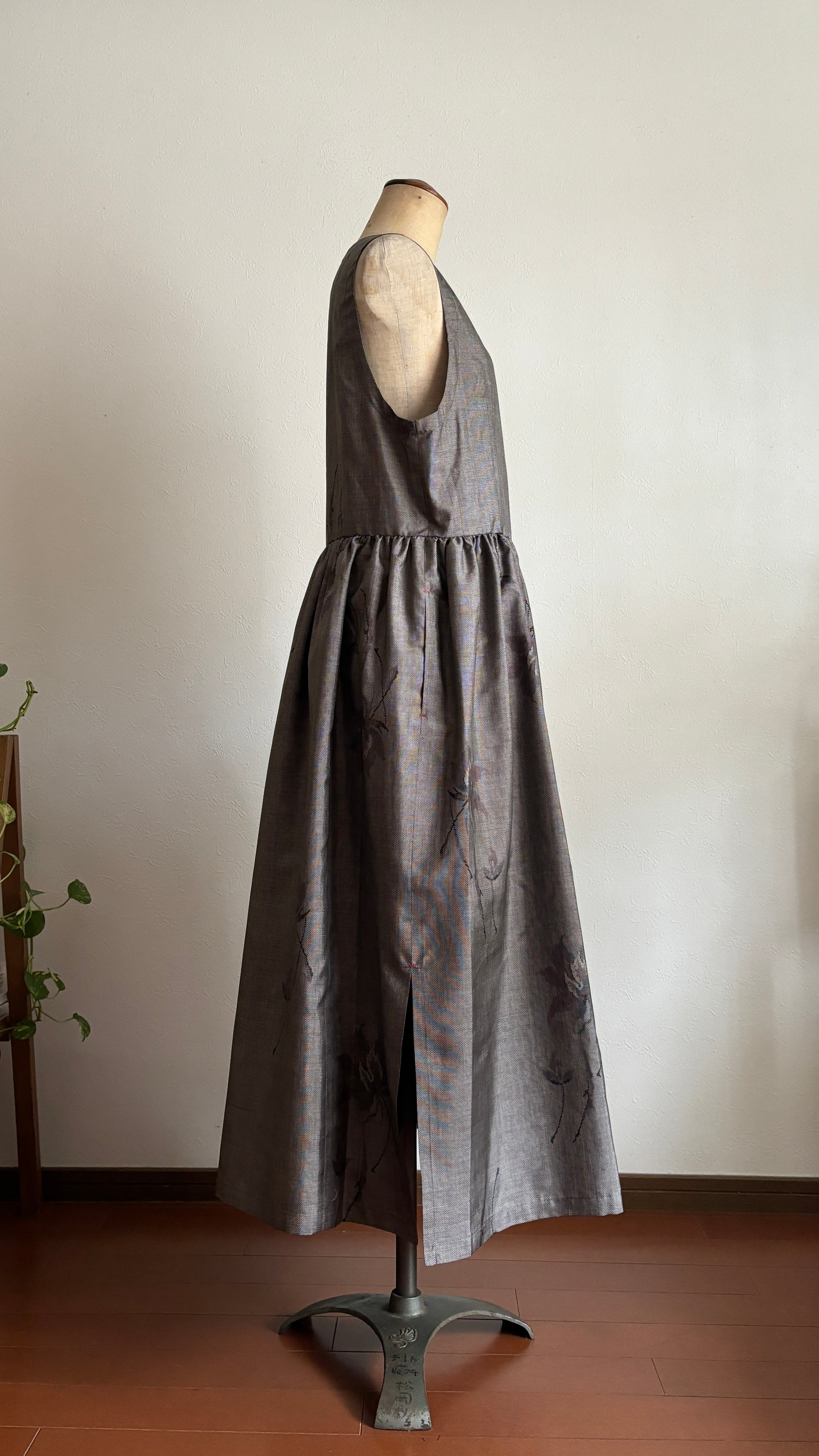 08－＼ 利休更紗 －RIKYUUSARASA－ ／大島紬カシュクールワンピース　身幅48cm  着丈118cm