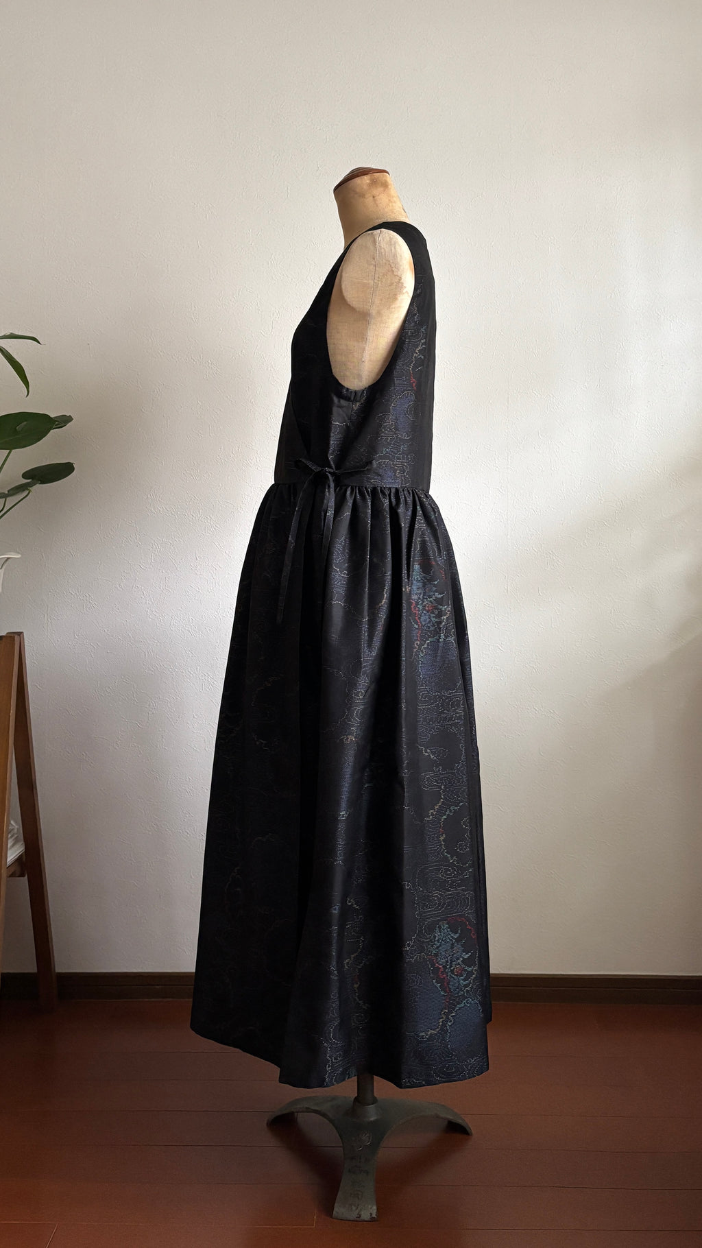 24－＼ 絃流 －GENRYU－ ／大島紬カシュクールワンピース  身幅48cm  着丈118.5cm