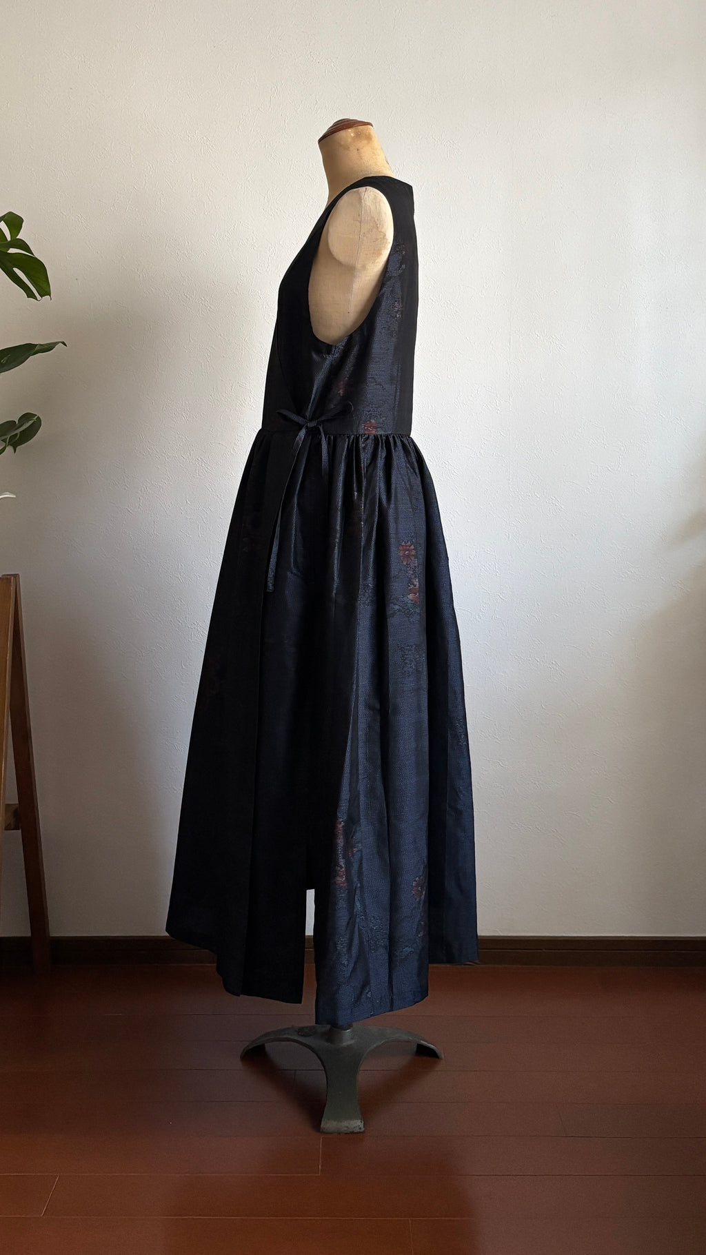 20－＼緋乃 -HINO-／大島紬カシュクールワンピース  身幅48cm  着丈119cm  証紙付き