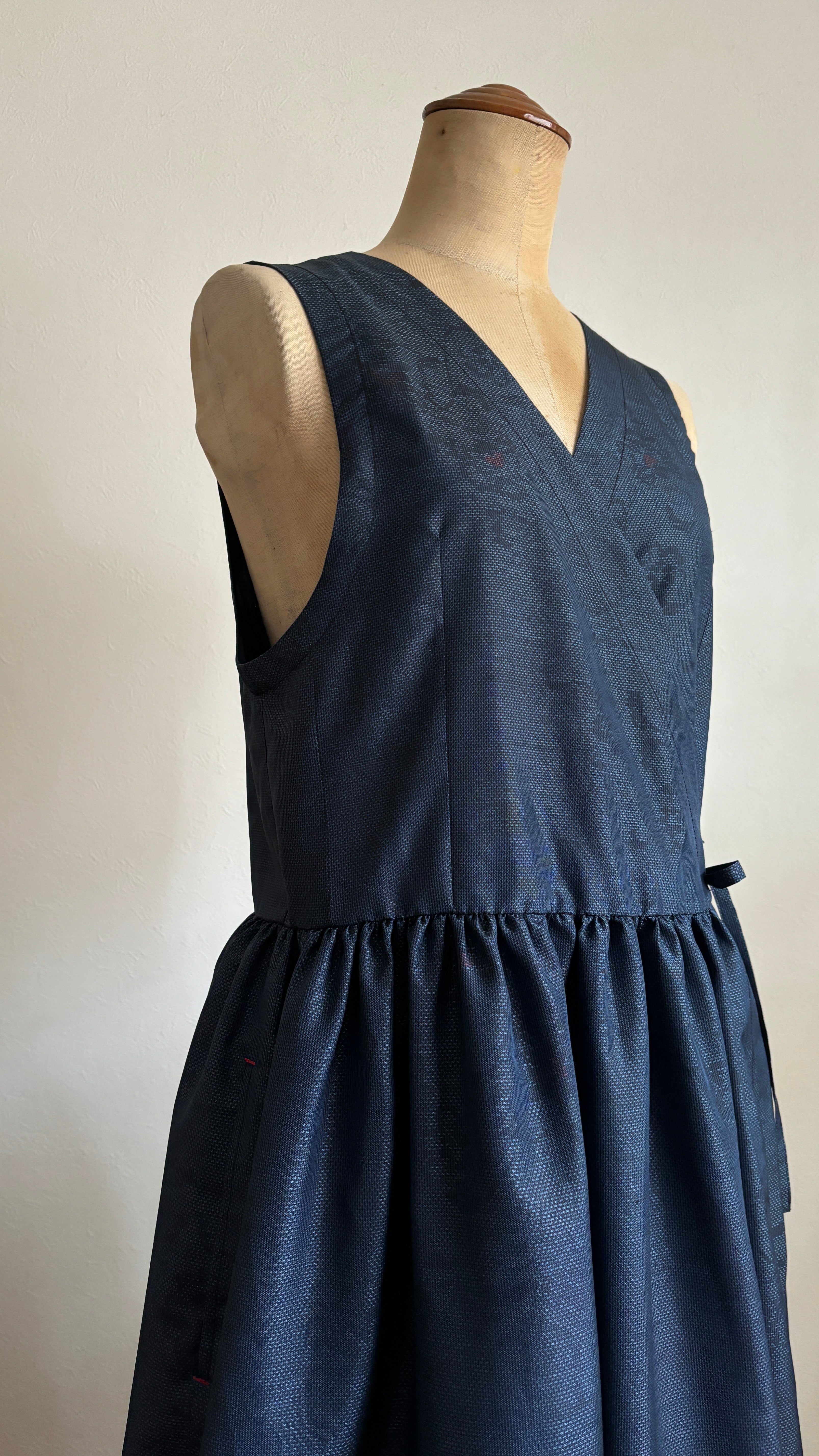 10－＼ 淡藍 －TANRAN－ ／  大島紬カシュクールワンピース　身幅45cm  着丈118cm
