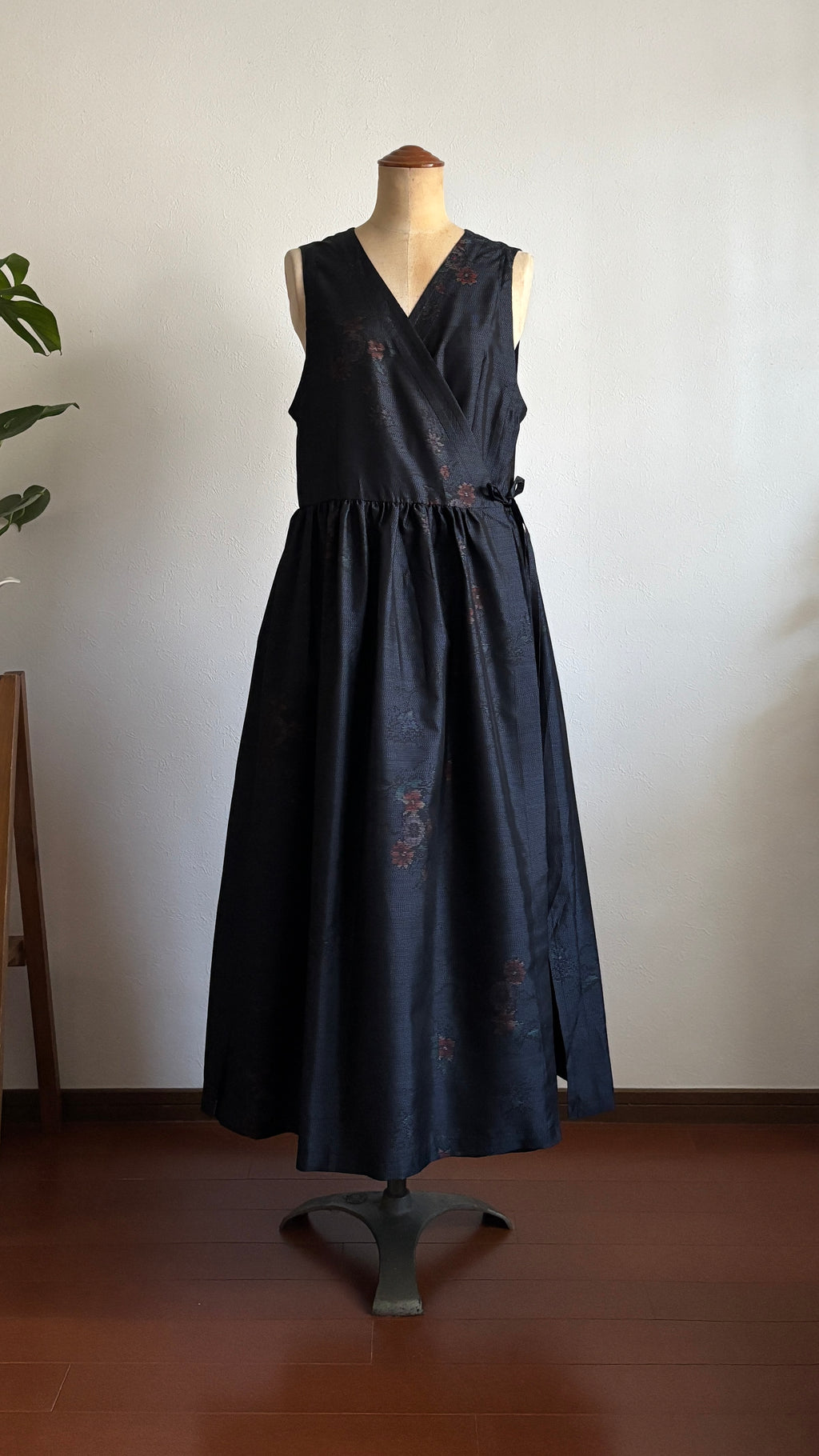 20－＼緋乃 -HINO-／大島紬カシュクールワンピース  身幅48cm  着丈119cm  証紙付き