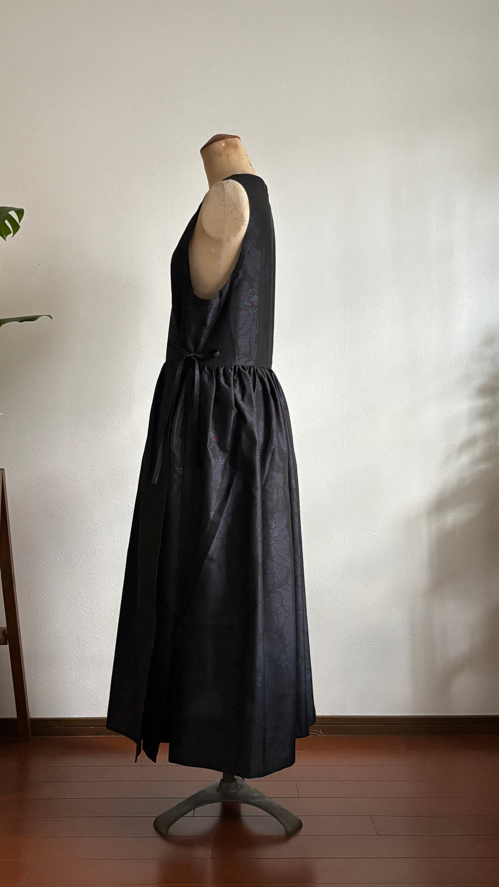 18－＼ 朔 －SAKU－ ／大島紬カシュクールワンピース　身幅48cm  着丈118cm