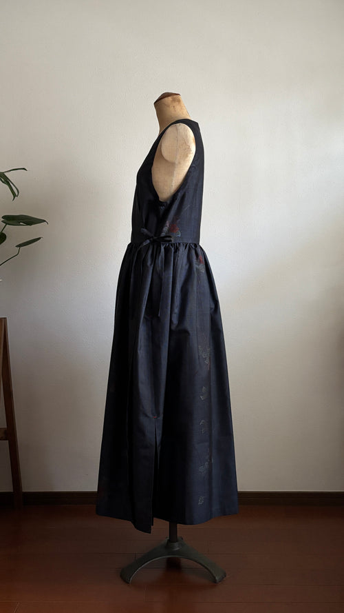 03－＼ 紅雨 －BENISAME－ ／大島紬カシュクールワンピース  身幅44cm  着丈117.5cm