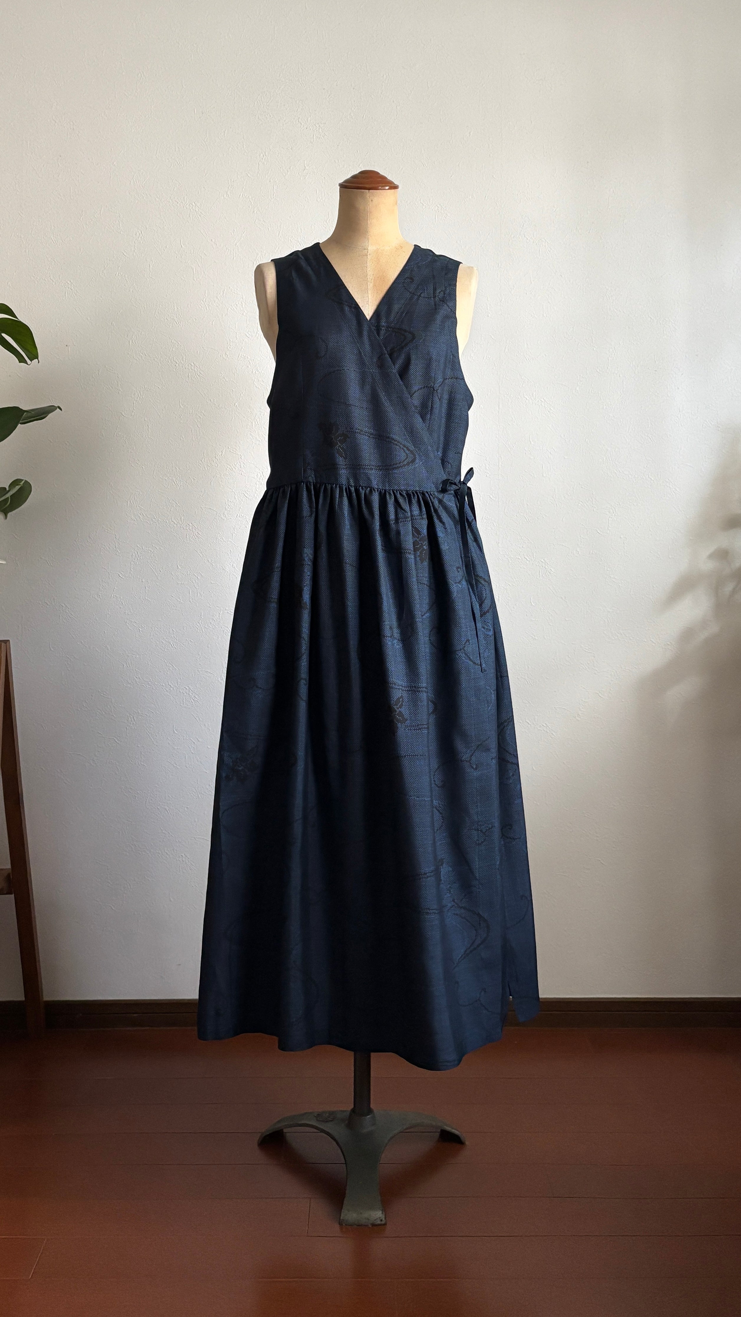06－＼水の音 -MIZUNONE-／大島紬カシュクールワンピース　身幅45cm  着丈115cm